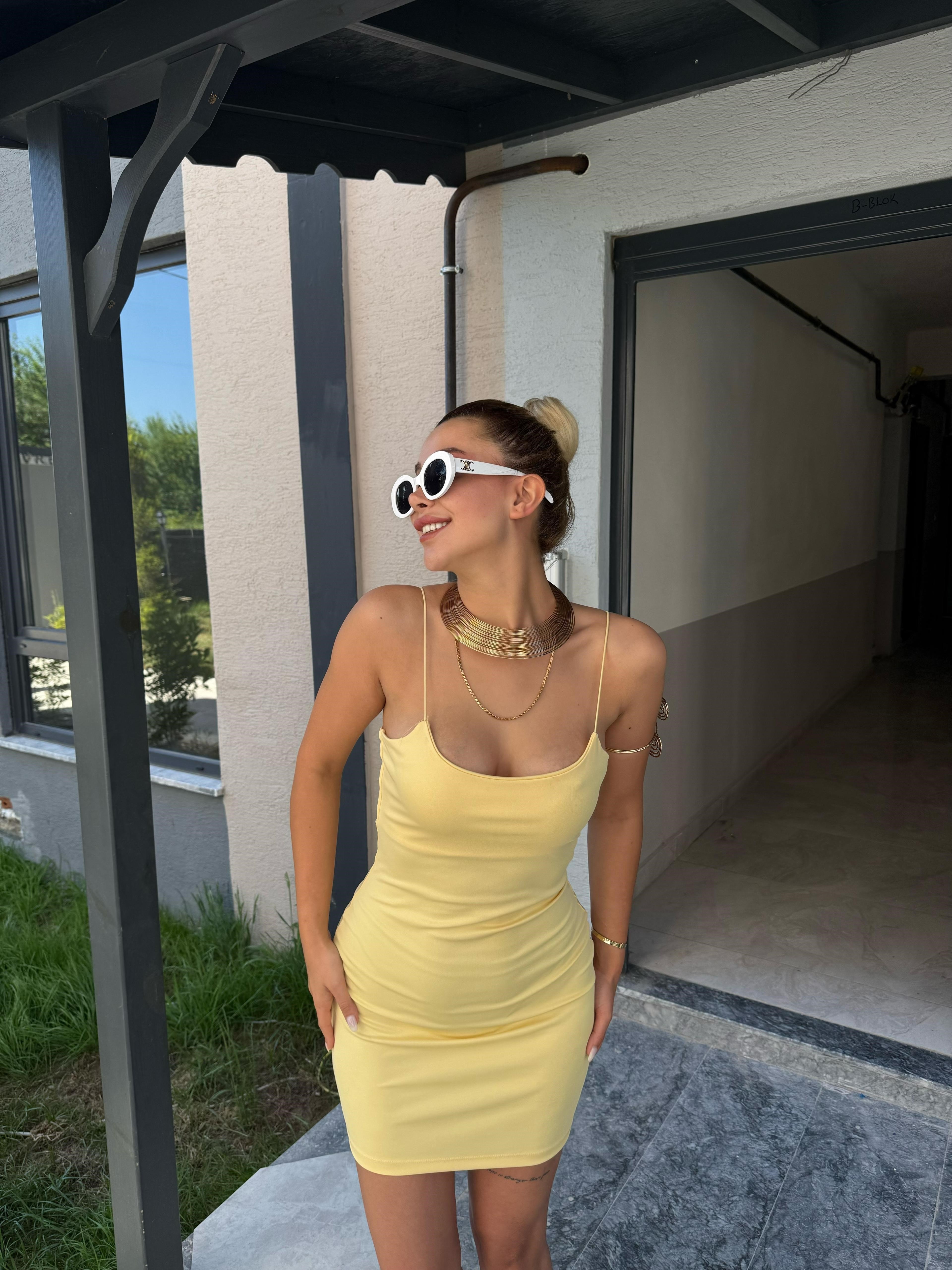 Modal askılı elbise sarı
