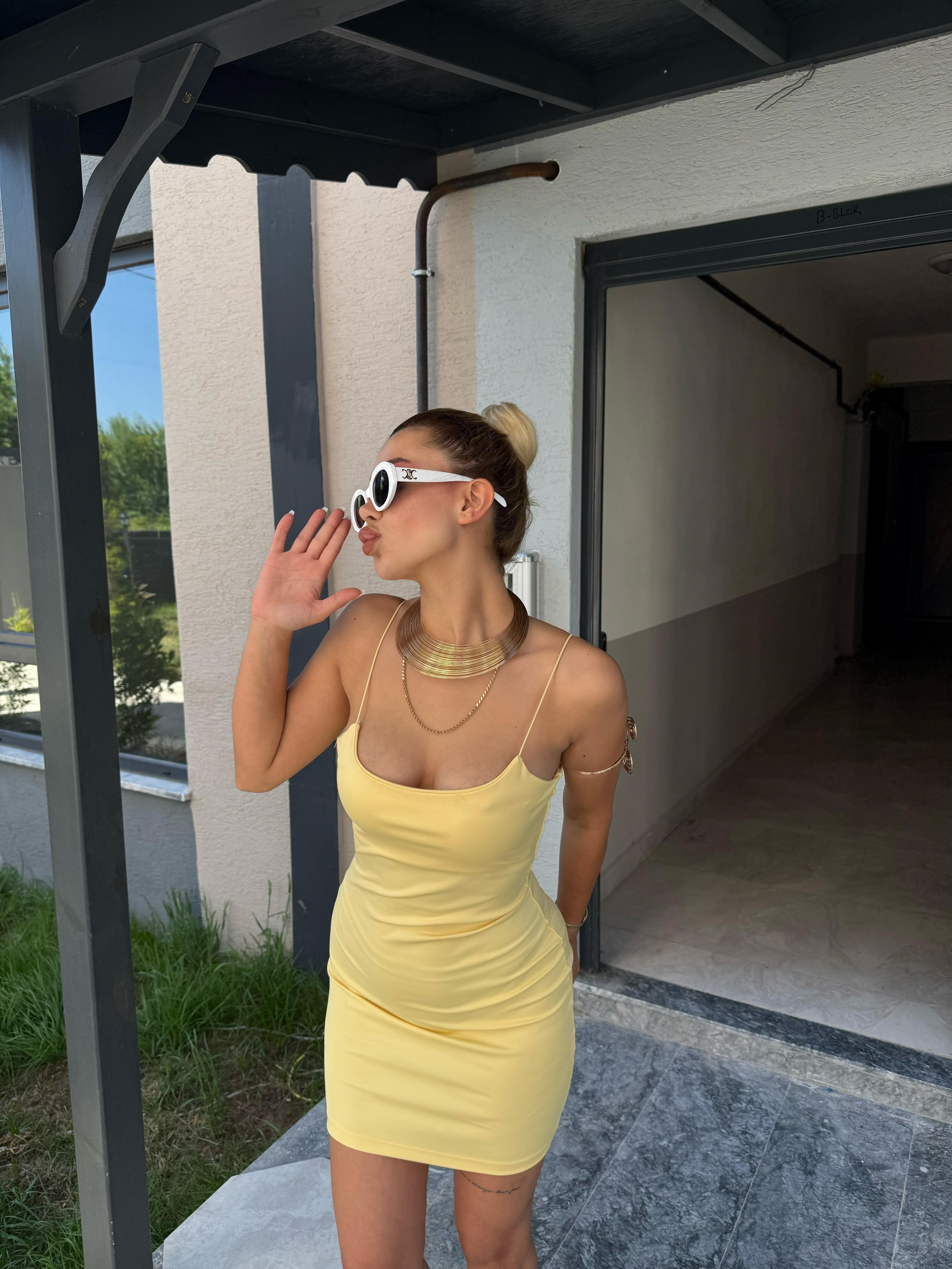 Modal askılı elbise sarı