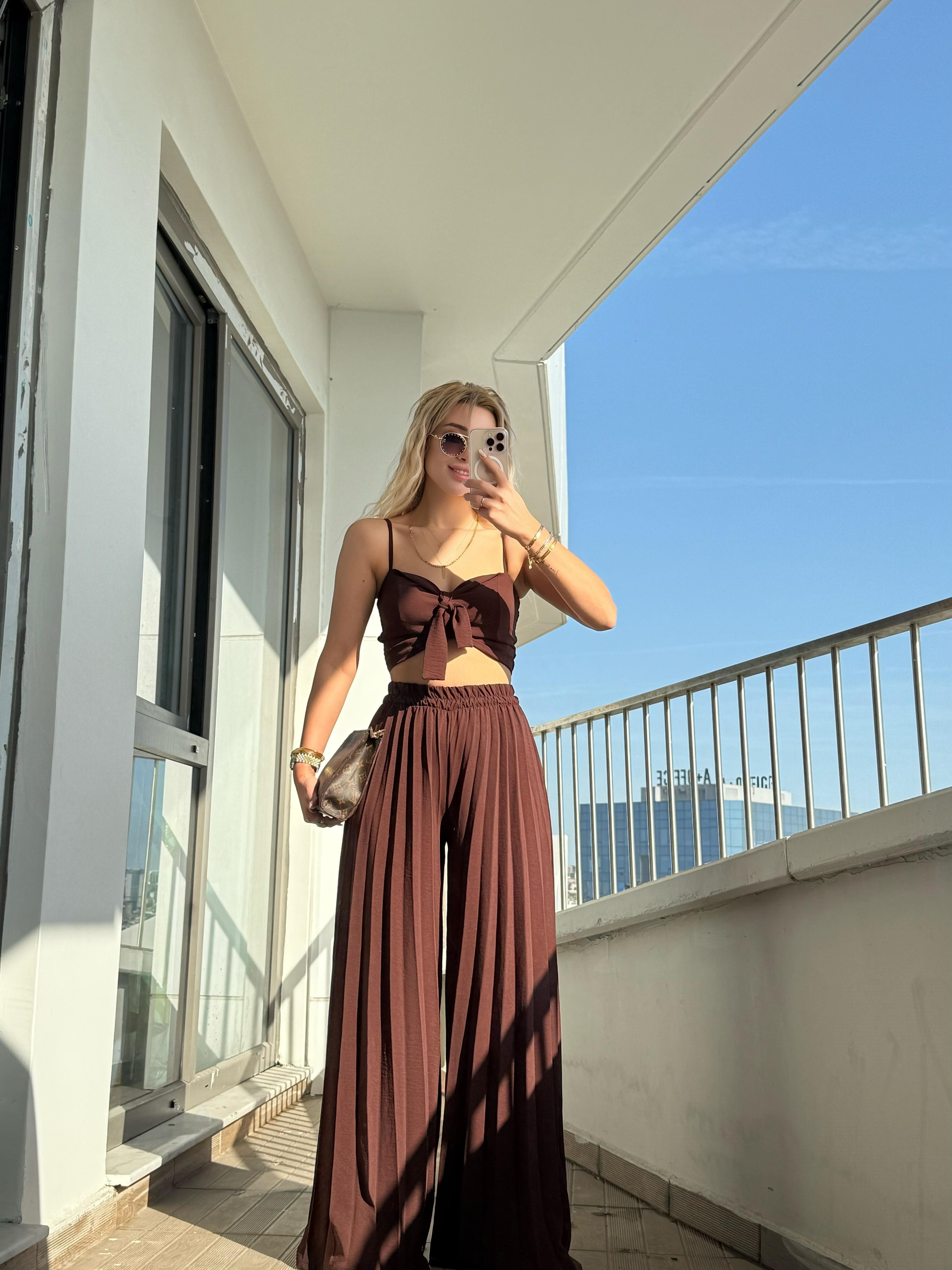 Piliseli pantolon takım kahverengi