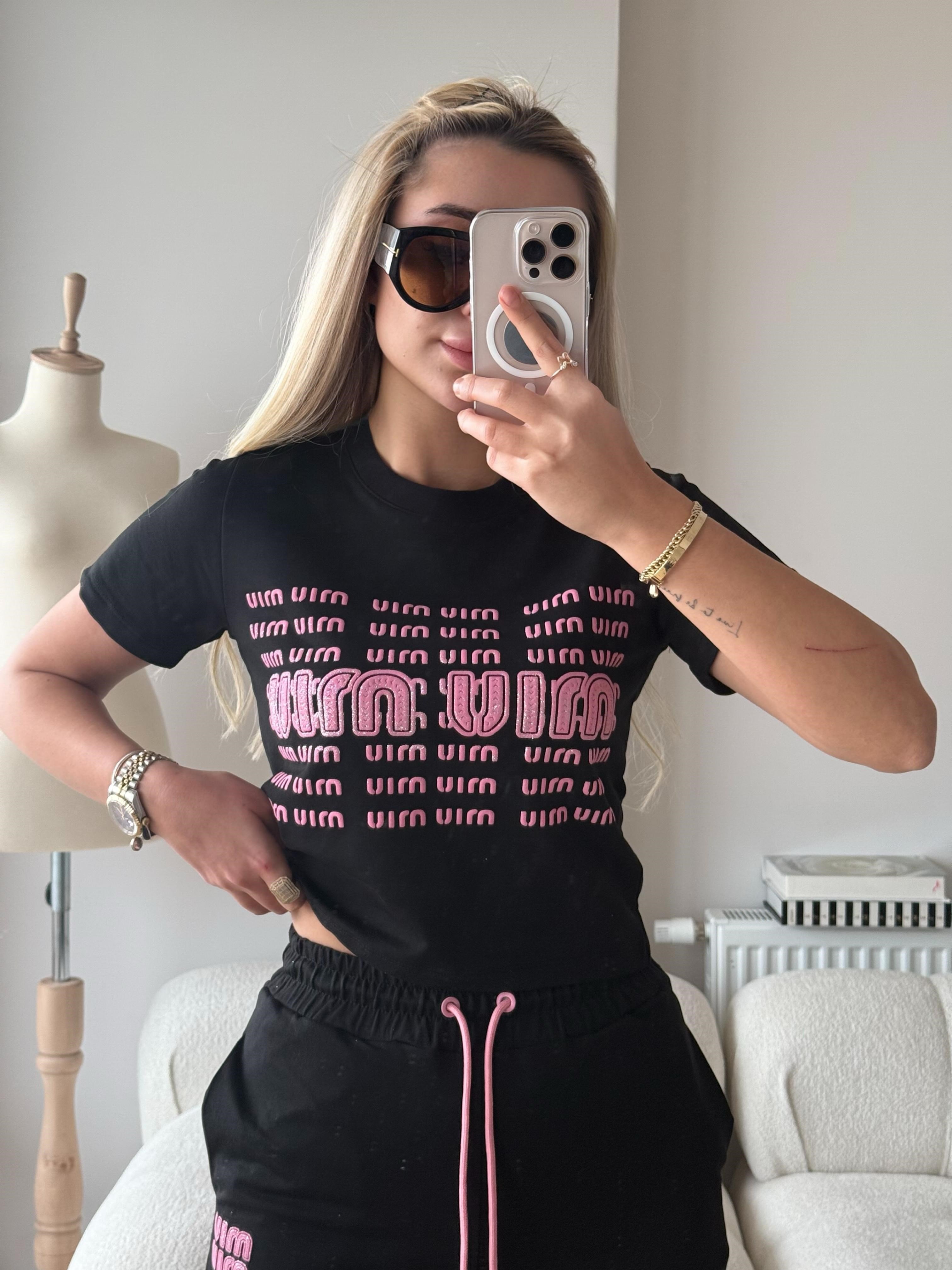 pink takım siyah