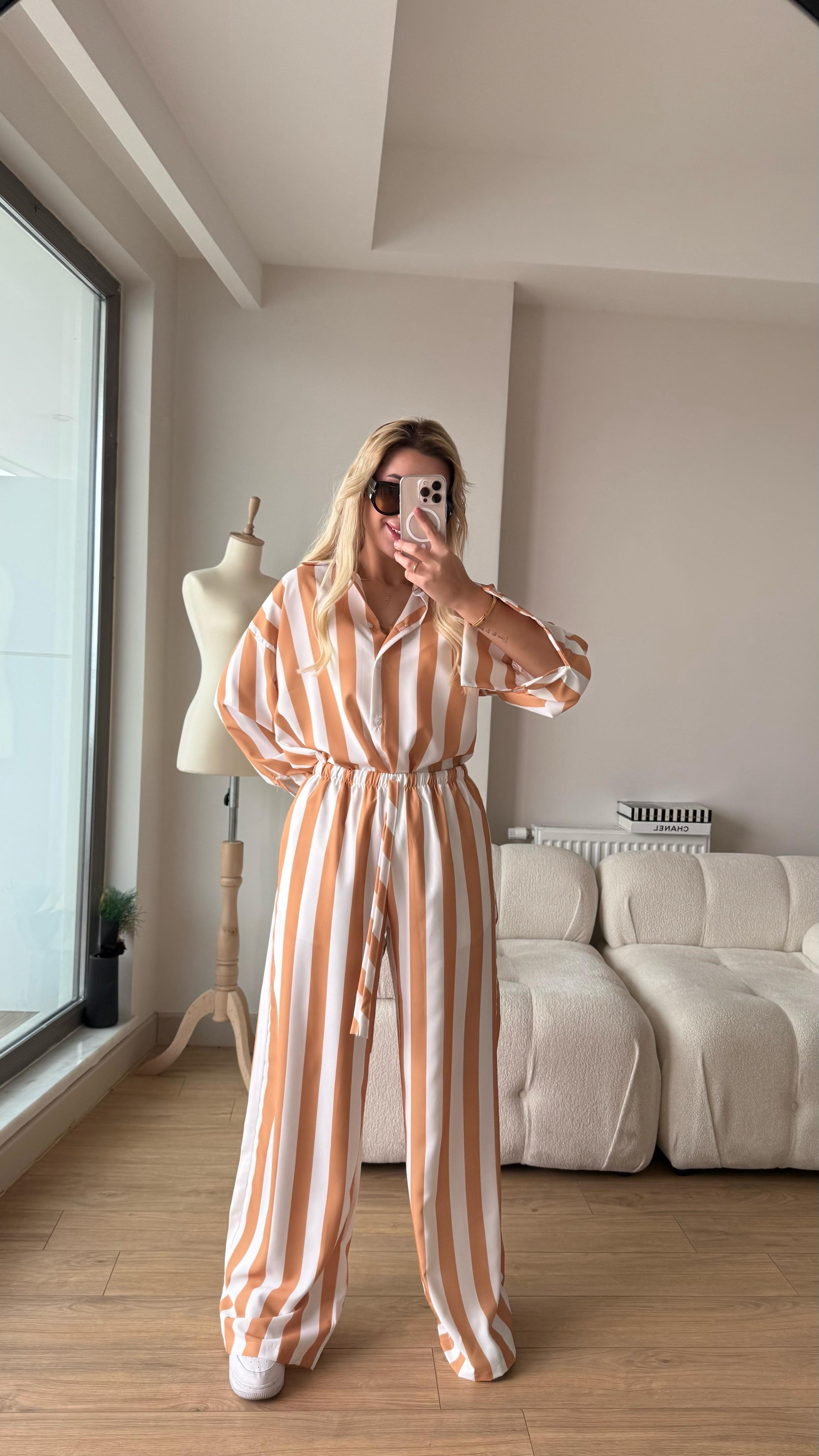 Tasarım çizgili takım sarı