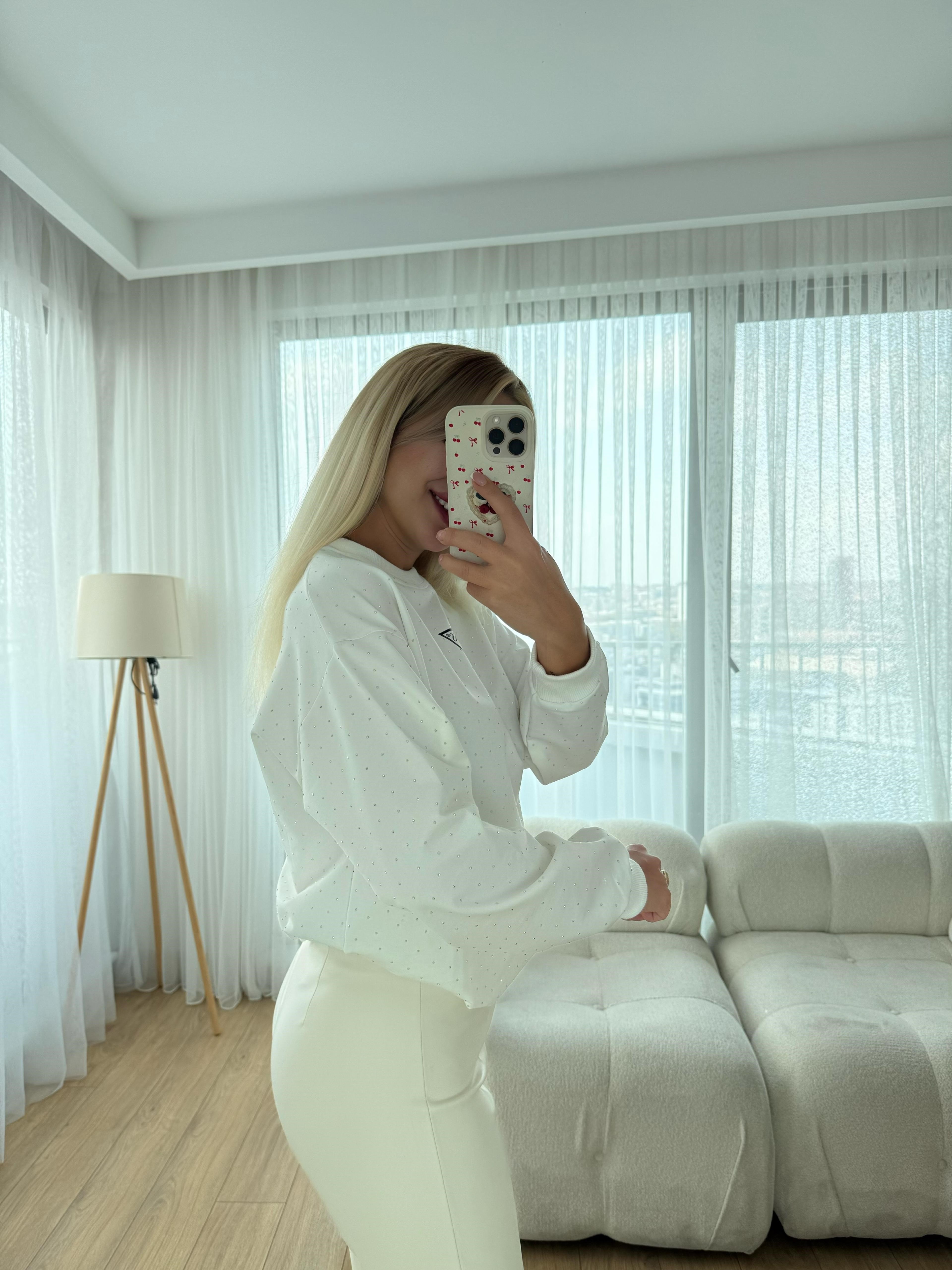 Taşlı sweat beyaz