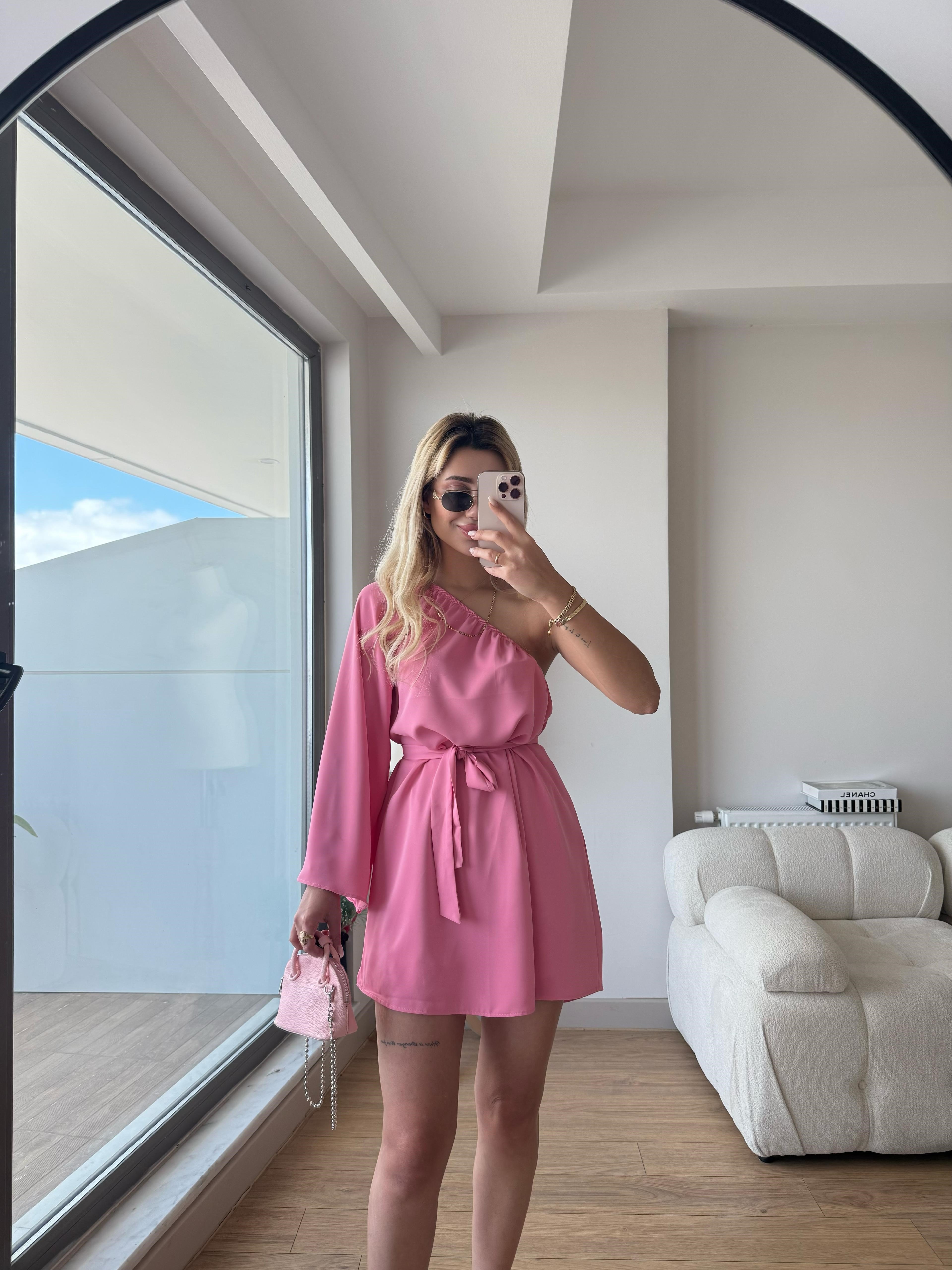 Tek omuz takım pembe