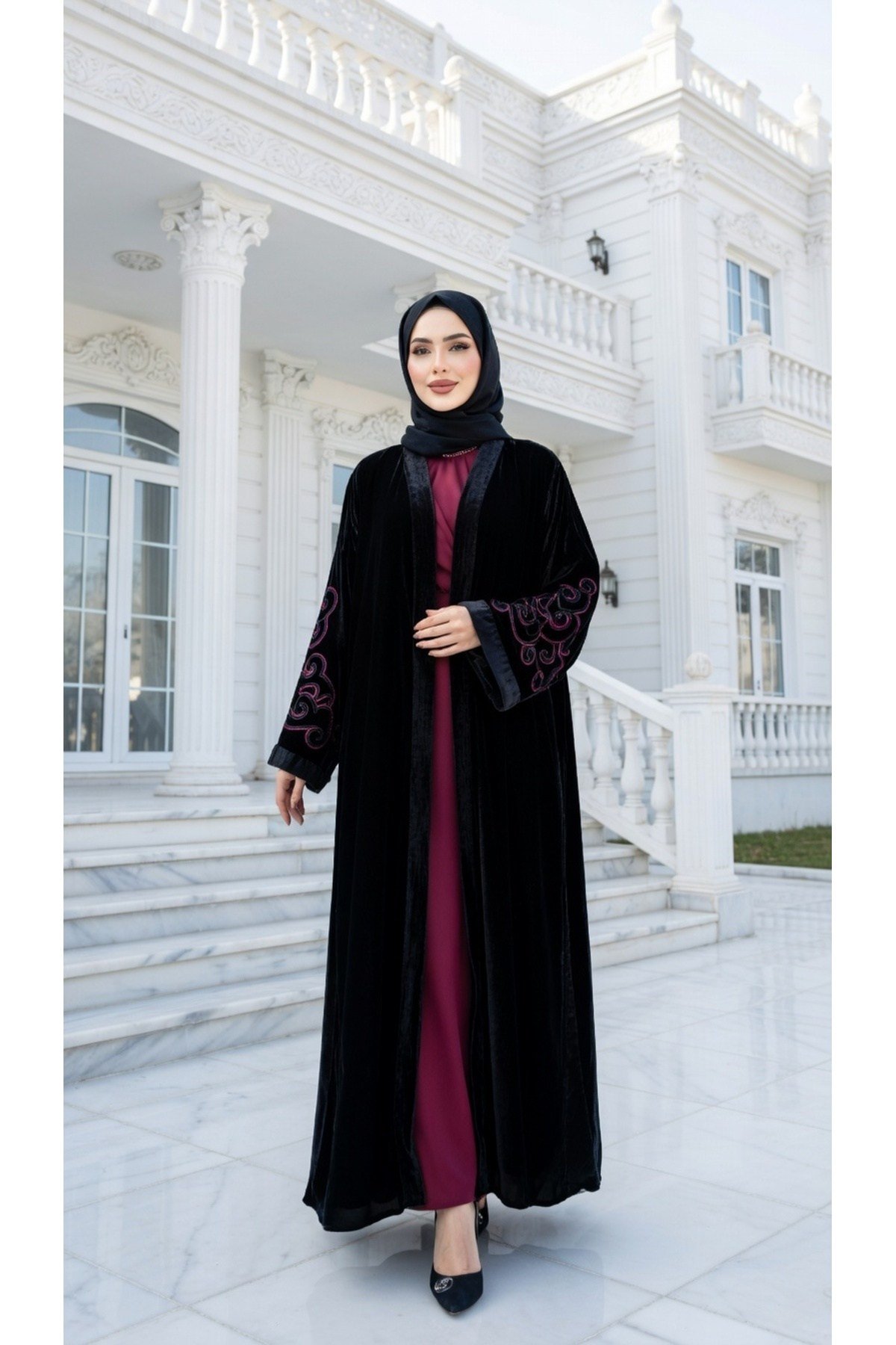 Black Ruby Siyah Pembe Çizgili Oymataş Desenli Kadife Abaya