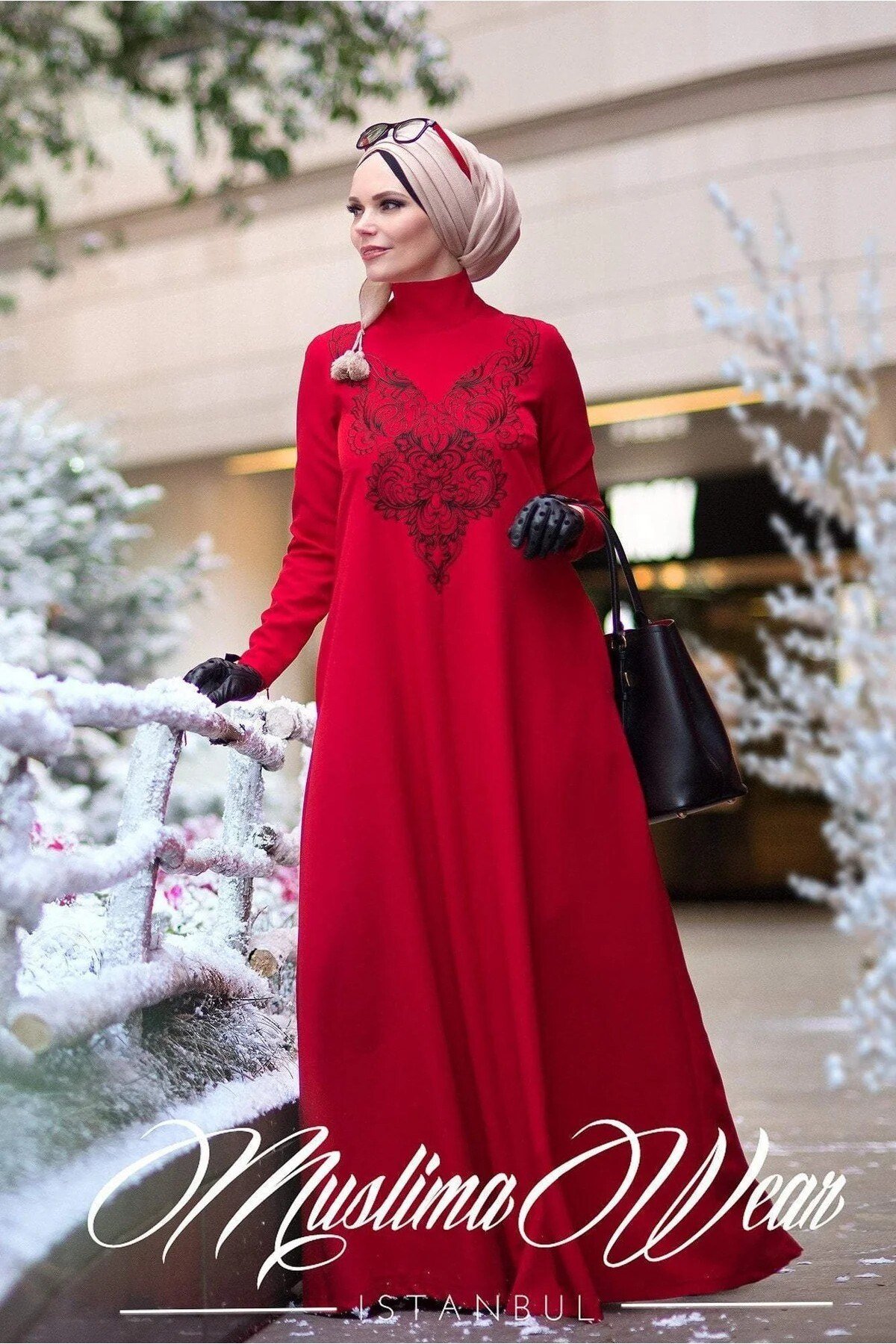 Diadema Red Siyah Çiçek İşlemeli Boğazlı Double Kumaş Elbise