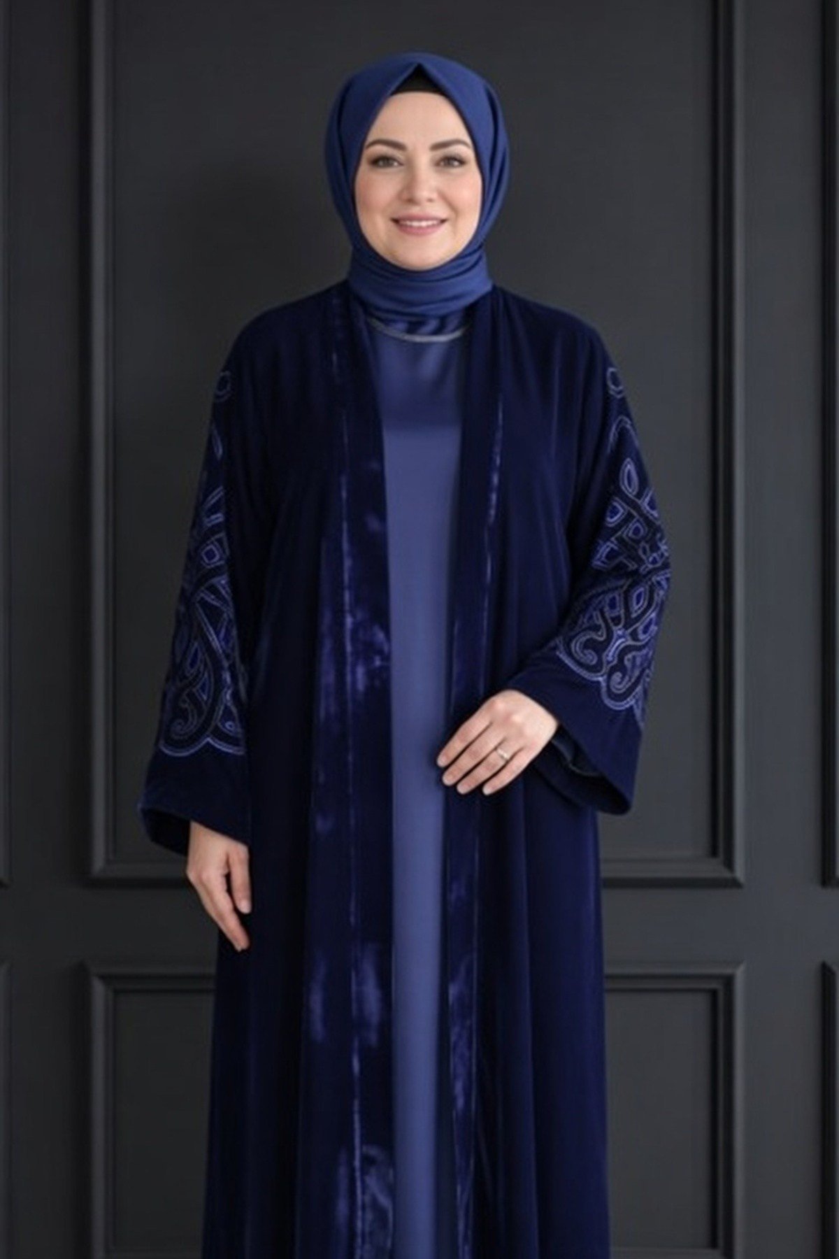 Lacivert Japon Kadife Oryantal Desen Kollar Nakış İşlemeli Bilek Şeritli Abaya