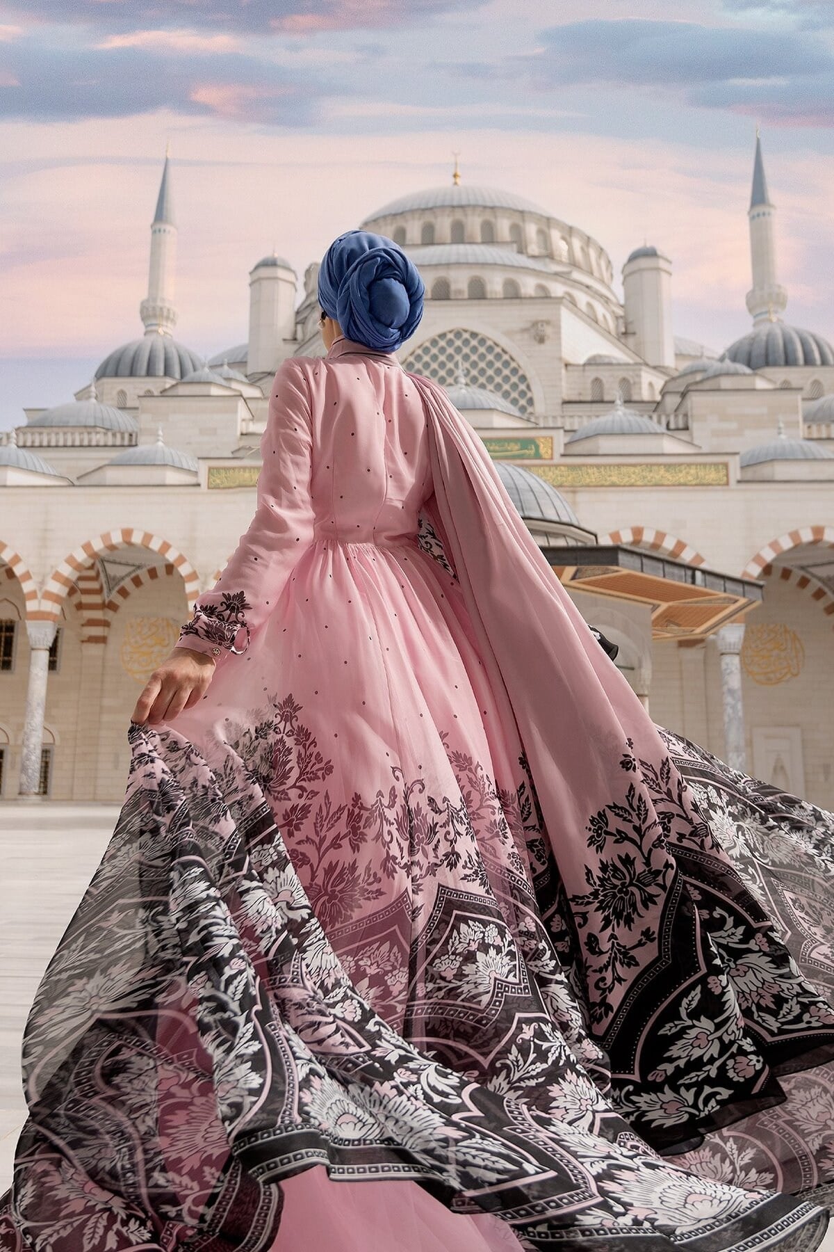 Rayyana Gül Siyah Beyaz Yaprak Desenli Şifon Elbise