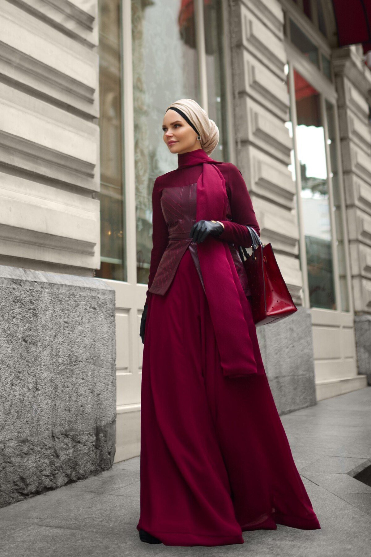 Ruby Bella Bordo Göğüs Yakut Deri ve Yakut Krep Kumaş Takım