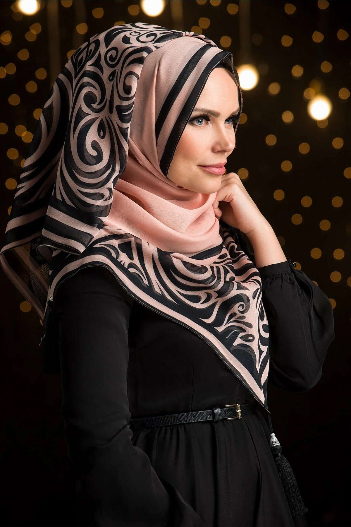 Sultan Collection Siyah Oryantal Desenli Püsküllü Fransız Şifon Kumaş Pudra Şal