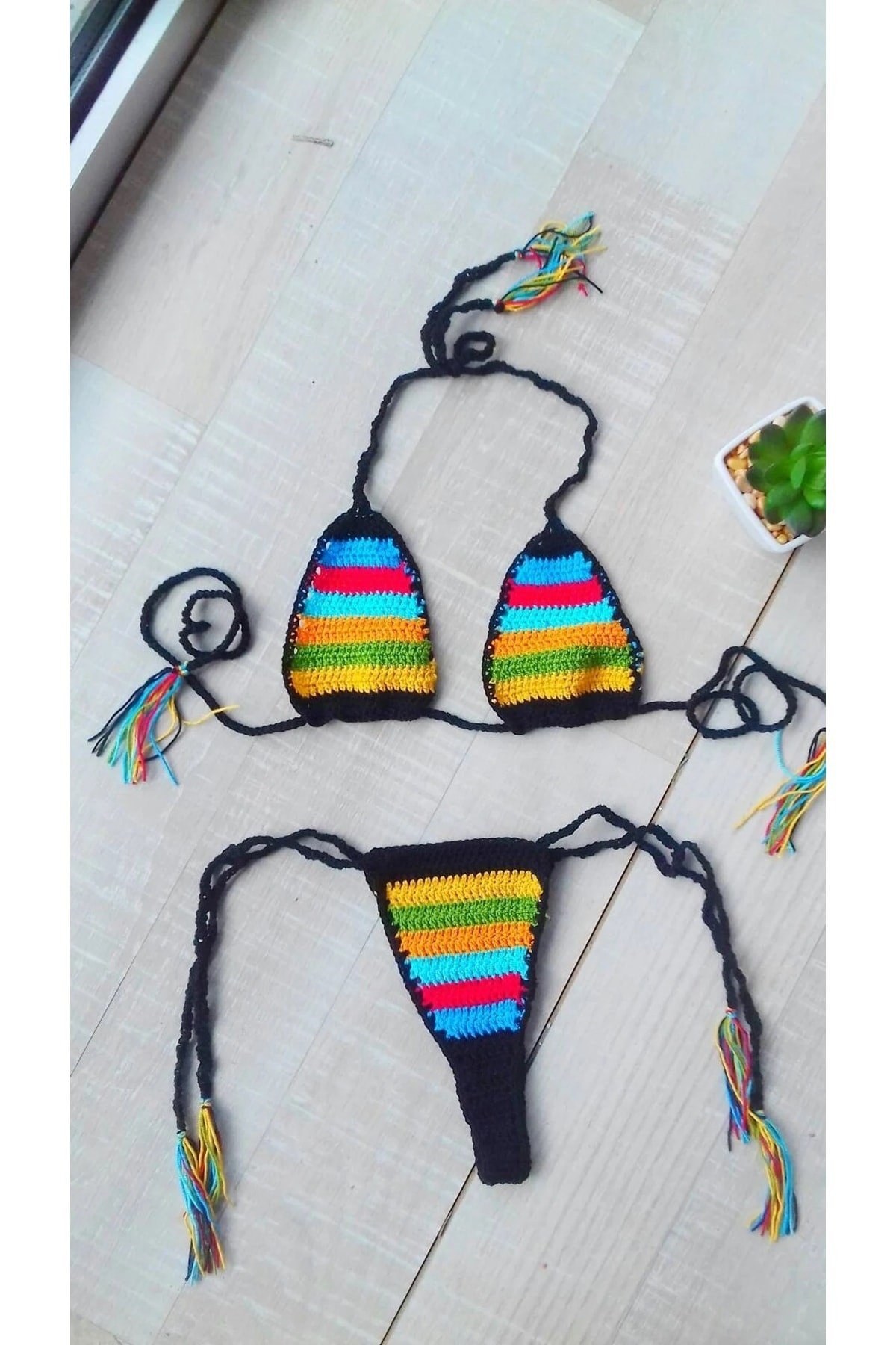 Tığ Örgü Renkli Çizgili Bikini Takım
