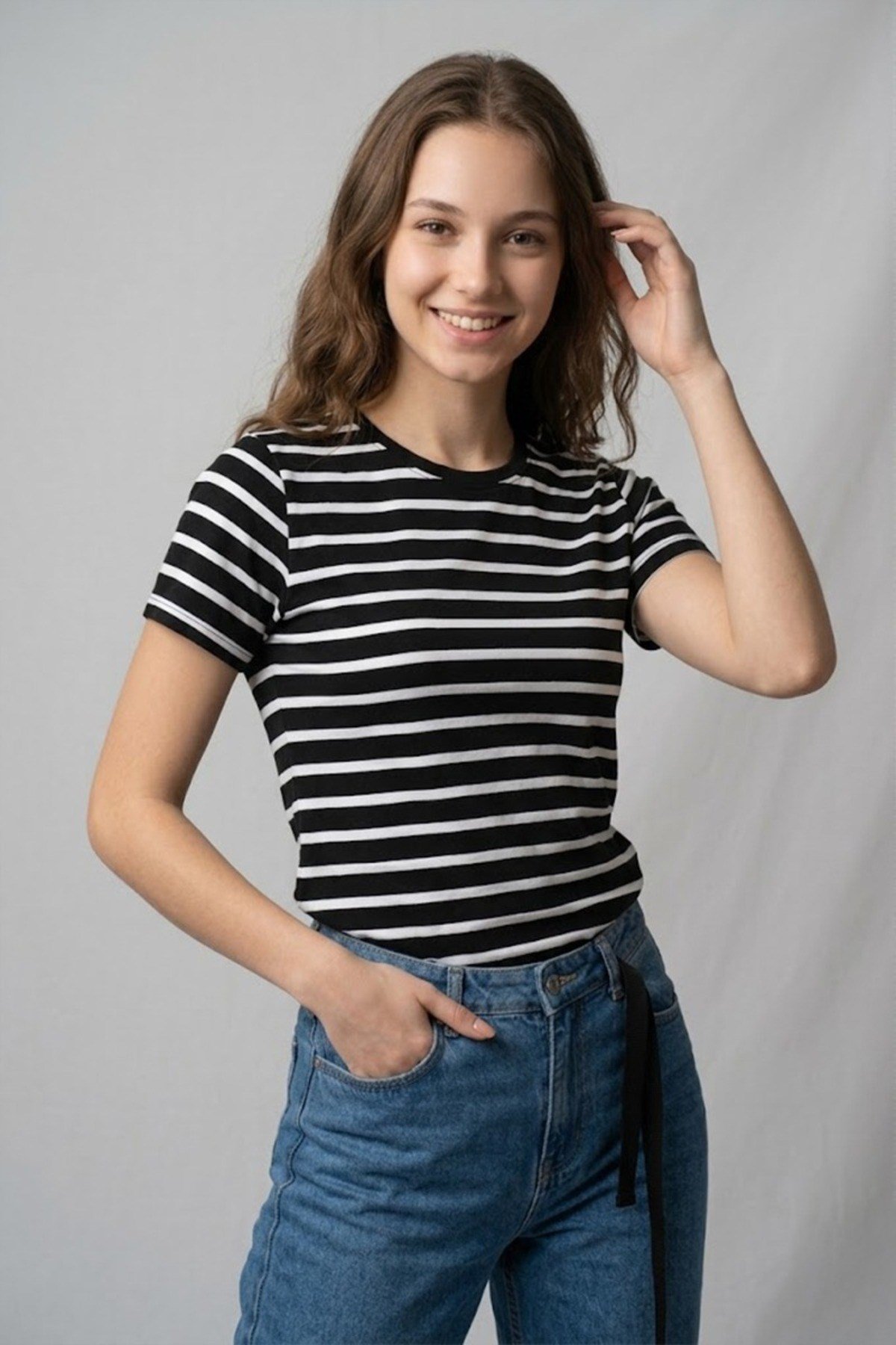 Kadın Slim Fit Dar Kesim Siyah Beyaz Çizgili Kısa Kollu Tişört