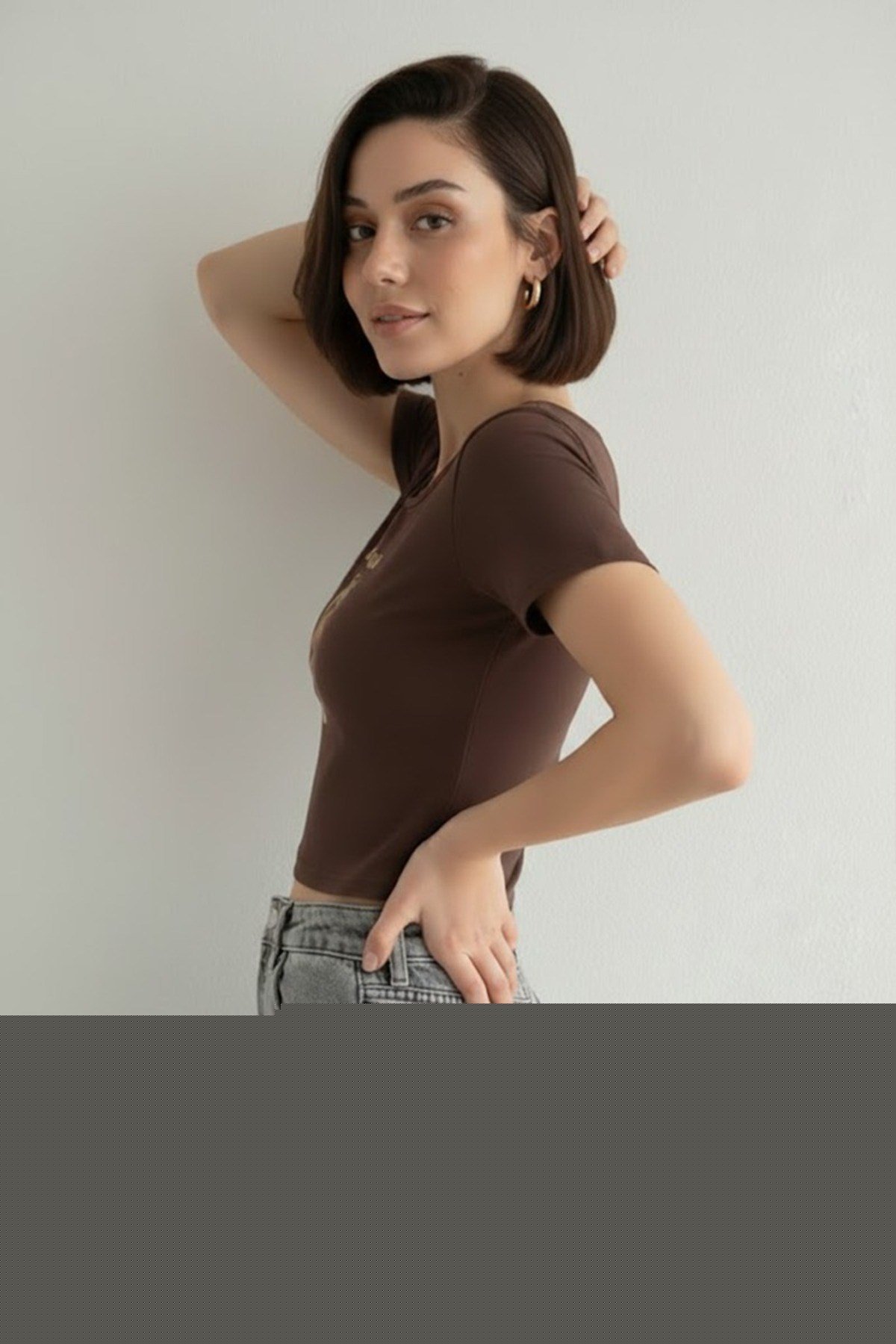 Kahverengi Ice Americano Kahve Baskılı Kısa Kollu Crop
