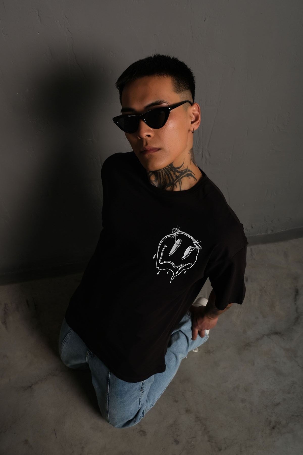 Oversize Eriyen Smiley Baskılı Unisex Tişört