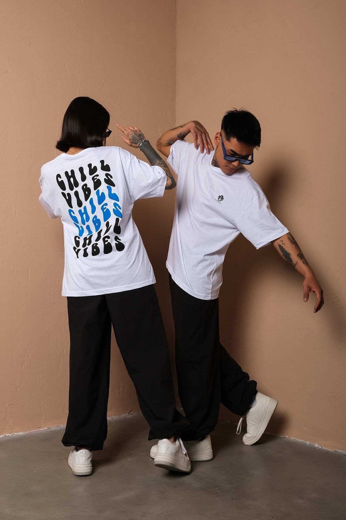 Unisex Beyaz Oversize Chill Vibes Baskılı Techno Tişört