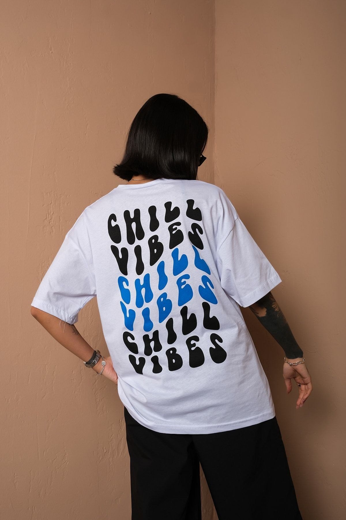 Unisex Beyaz Oversize Chill Vibes Baskılı Techno Tişört