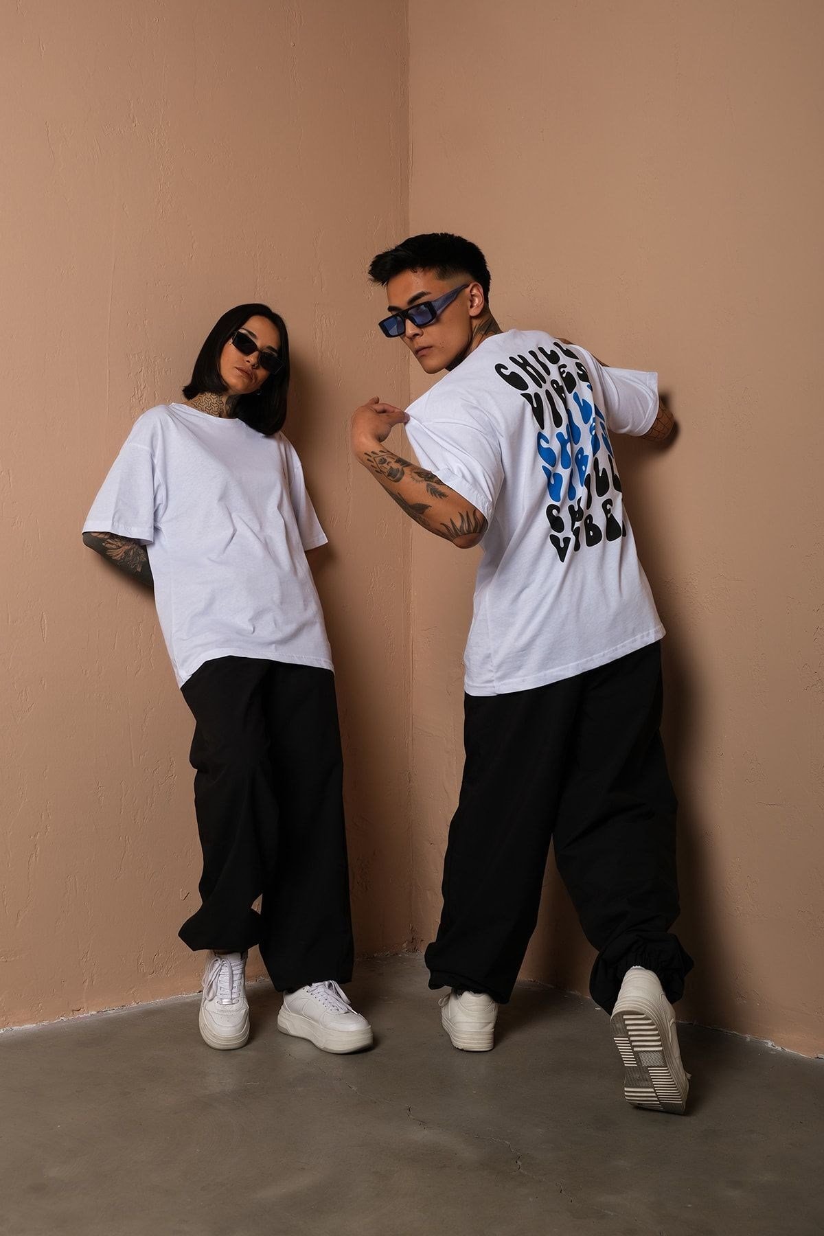 Unisex Beyaz Oversize Chill Vibes Baskılı Techno Tişört