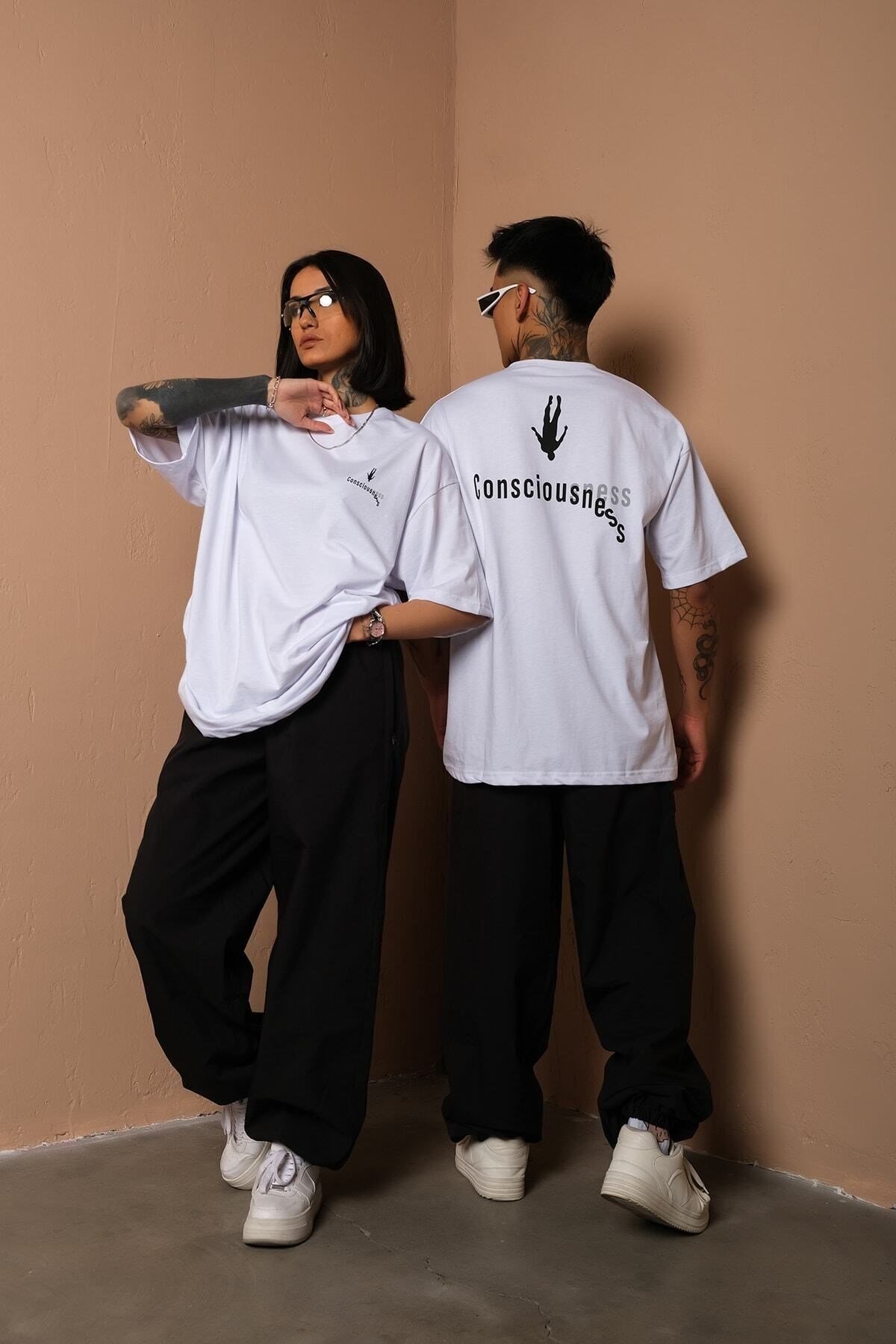 Unisex Beyaz Oversize Consciousness (BİLİNÇ) Baskılı Techno T-shirt
