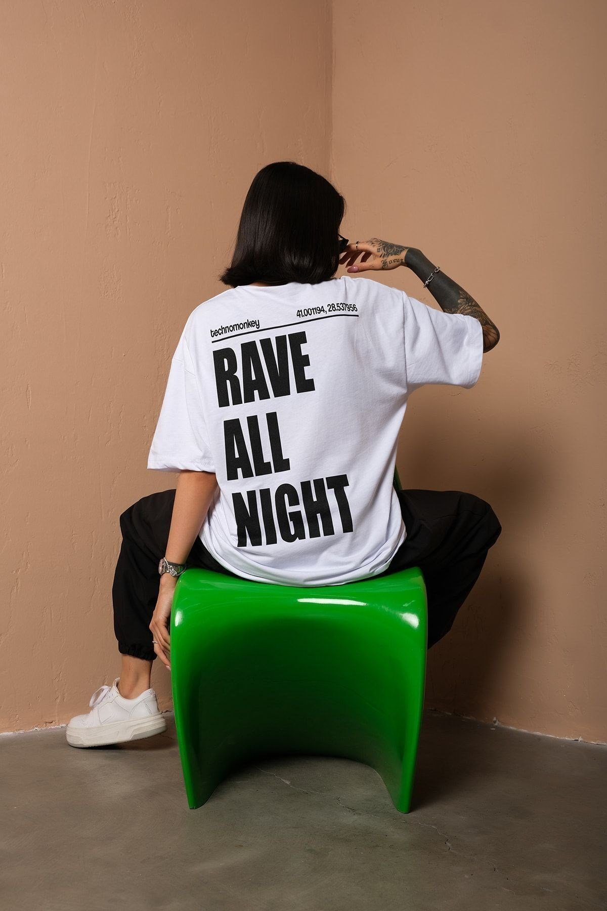 Unisex Beyaz Oversize Rave All Night Baskılı Techno Tişört