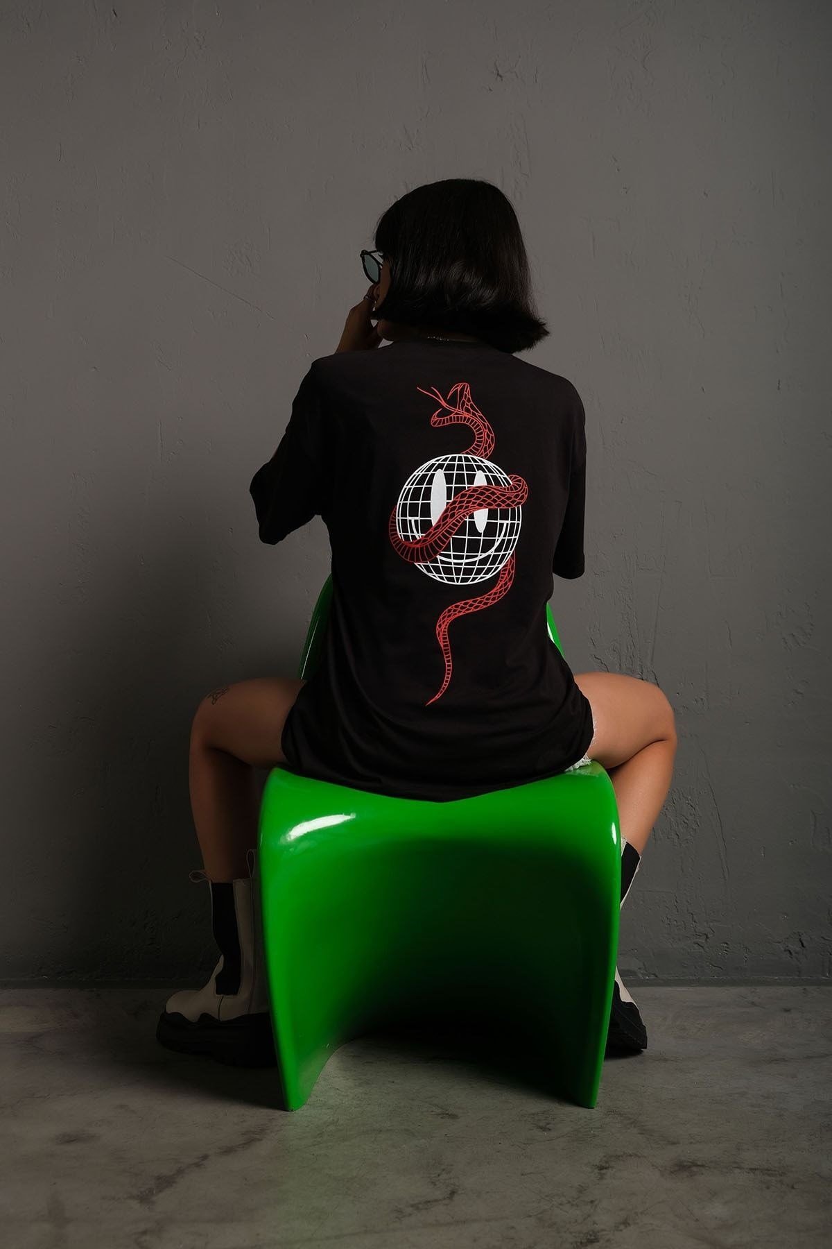 Unisex Siyah Oversize Yılan Baskılı T-shirt