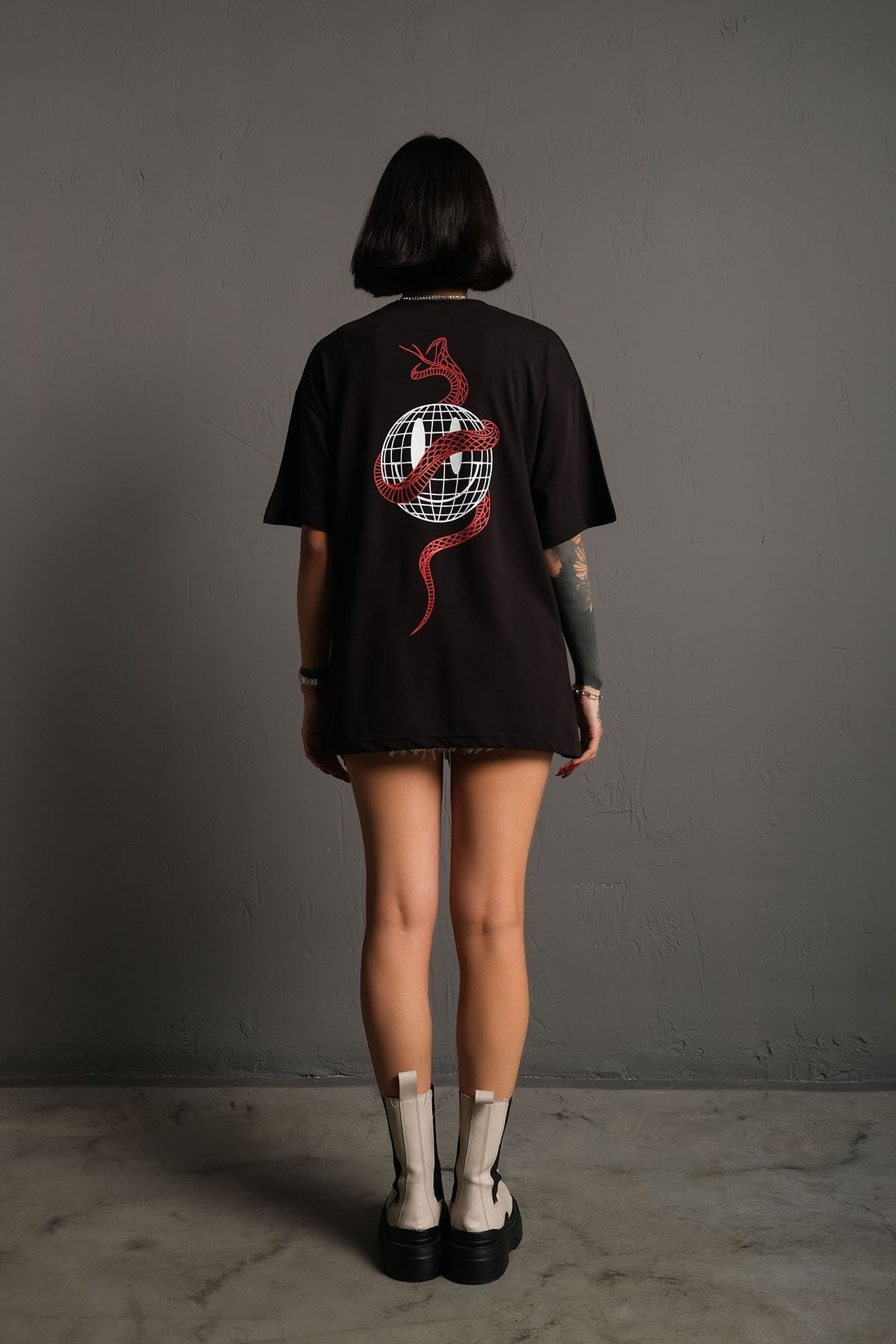 Unisex Siyah Oversize Yılan Baskılı T-shirt