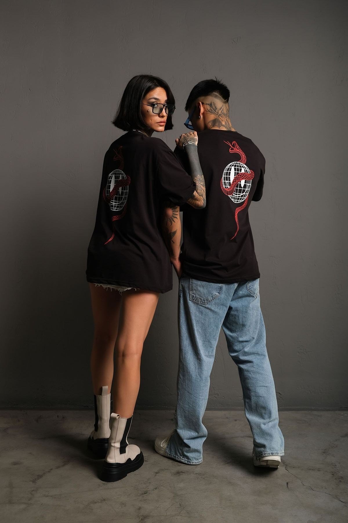 Unisex Siyah Oversize Yılan Baskılı T-shirt