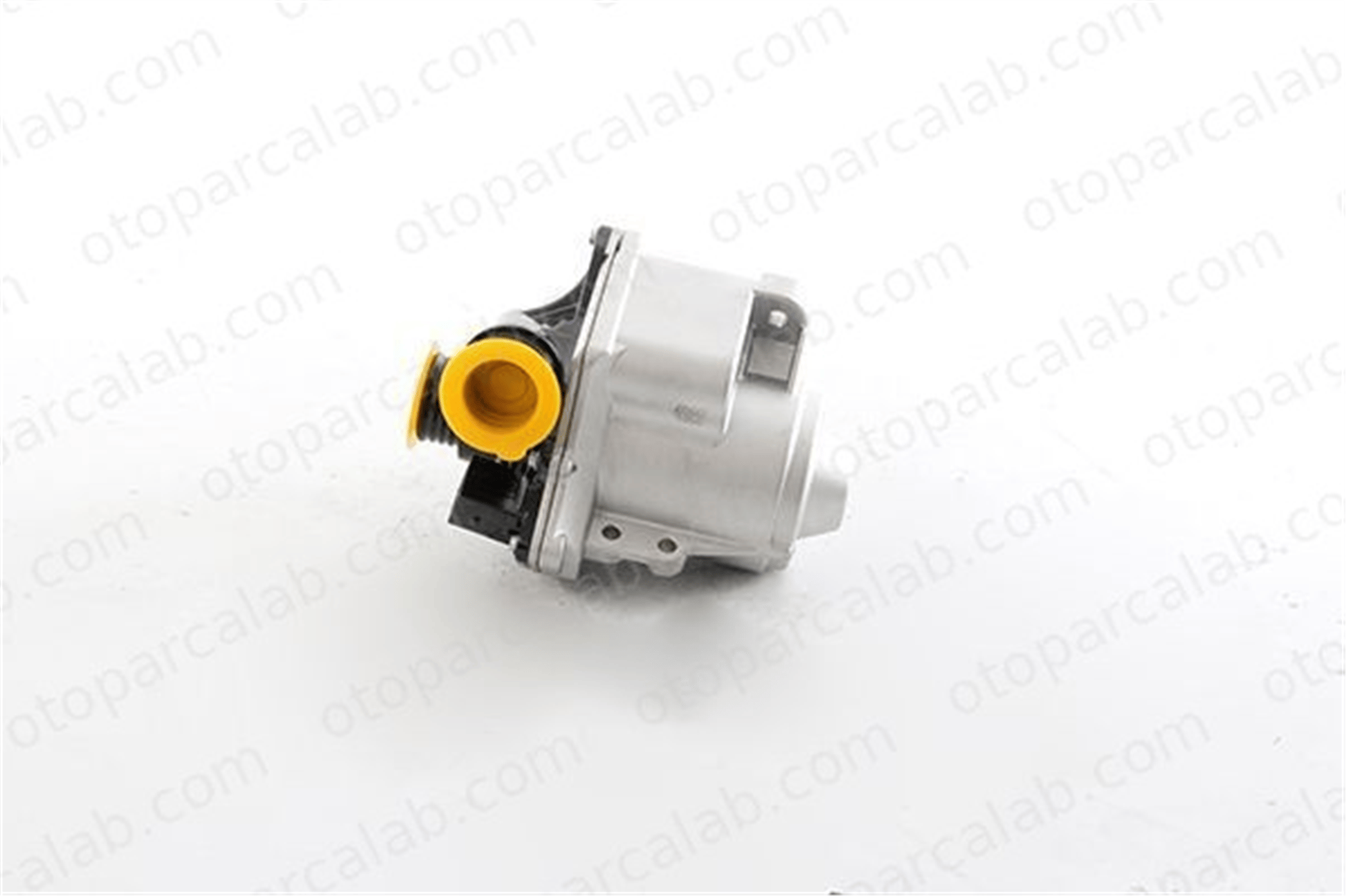 BSG 15-500-059 Devirdaim Su Pompası BMW 7 5 11519455978 11517563659