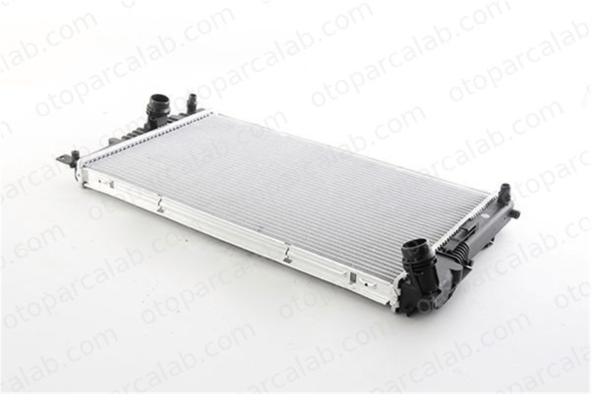 BSG 15-520-028 Su Radyatörü BMW 1 3 8V518005FD1775583 17117188807