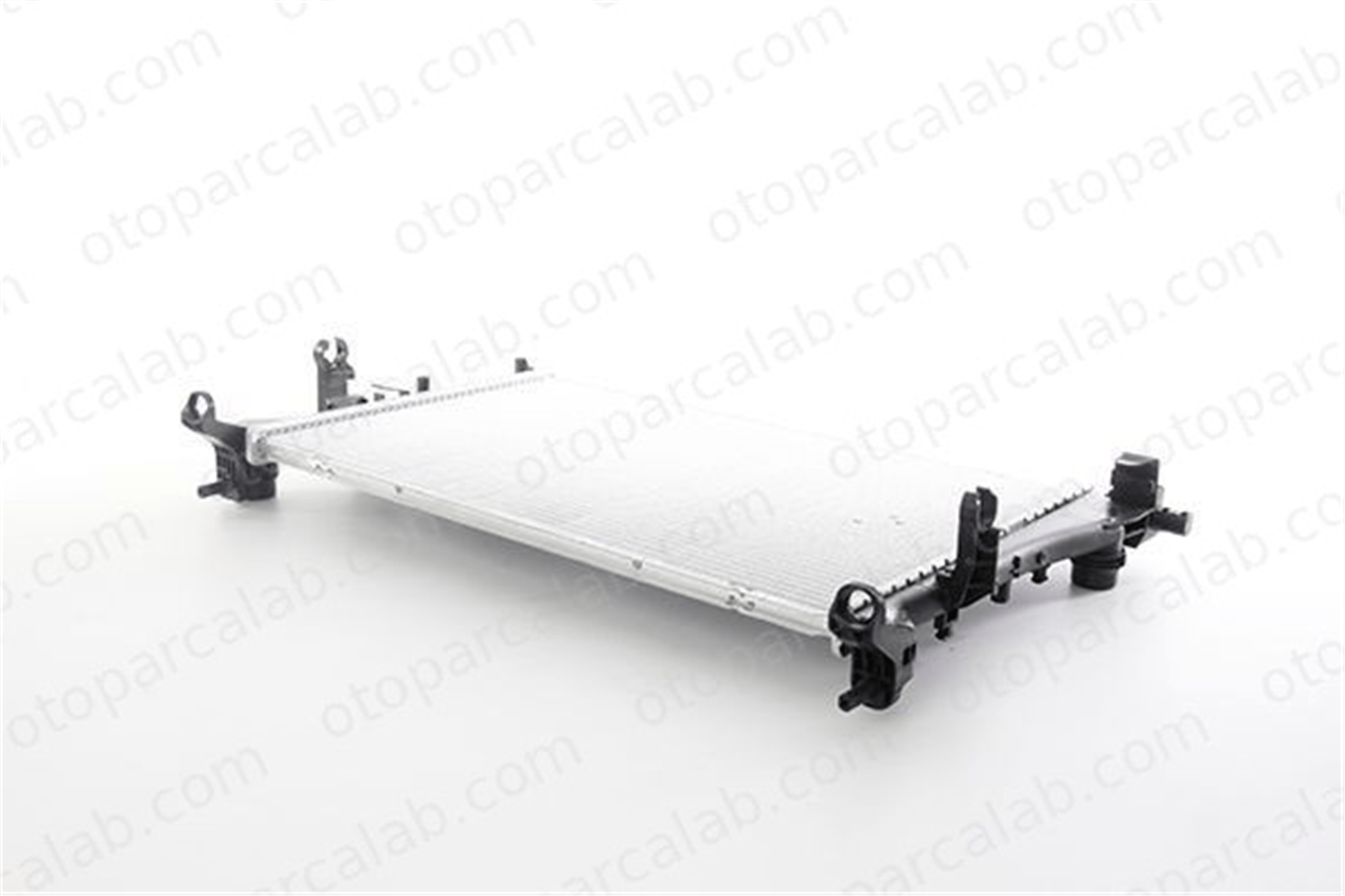 BSG 25-520-034 Su Radyatörü FIAT 500L 942500320396050017019425001103 51887947