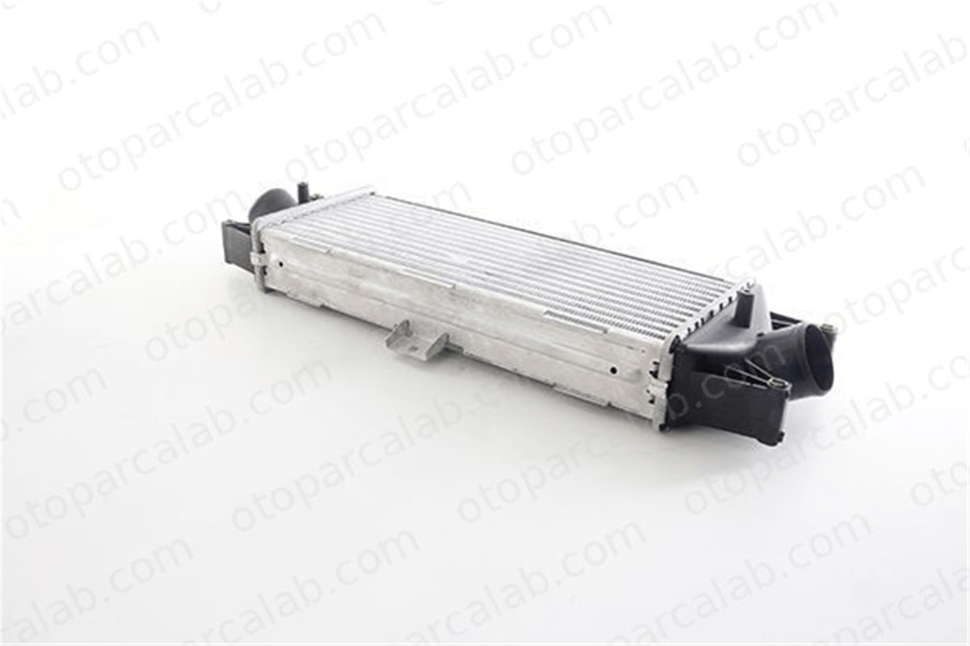 BSG 42-535-001 Turbo Radyatörü IVECO DAILY IV Platform şasi DAILY IV Panelvan/Van 504022617 504084140