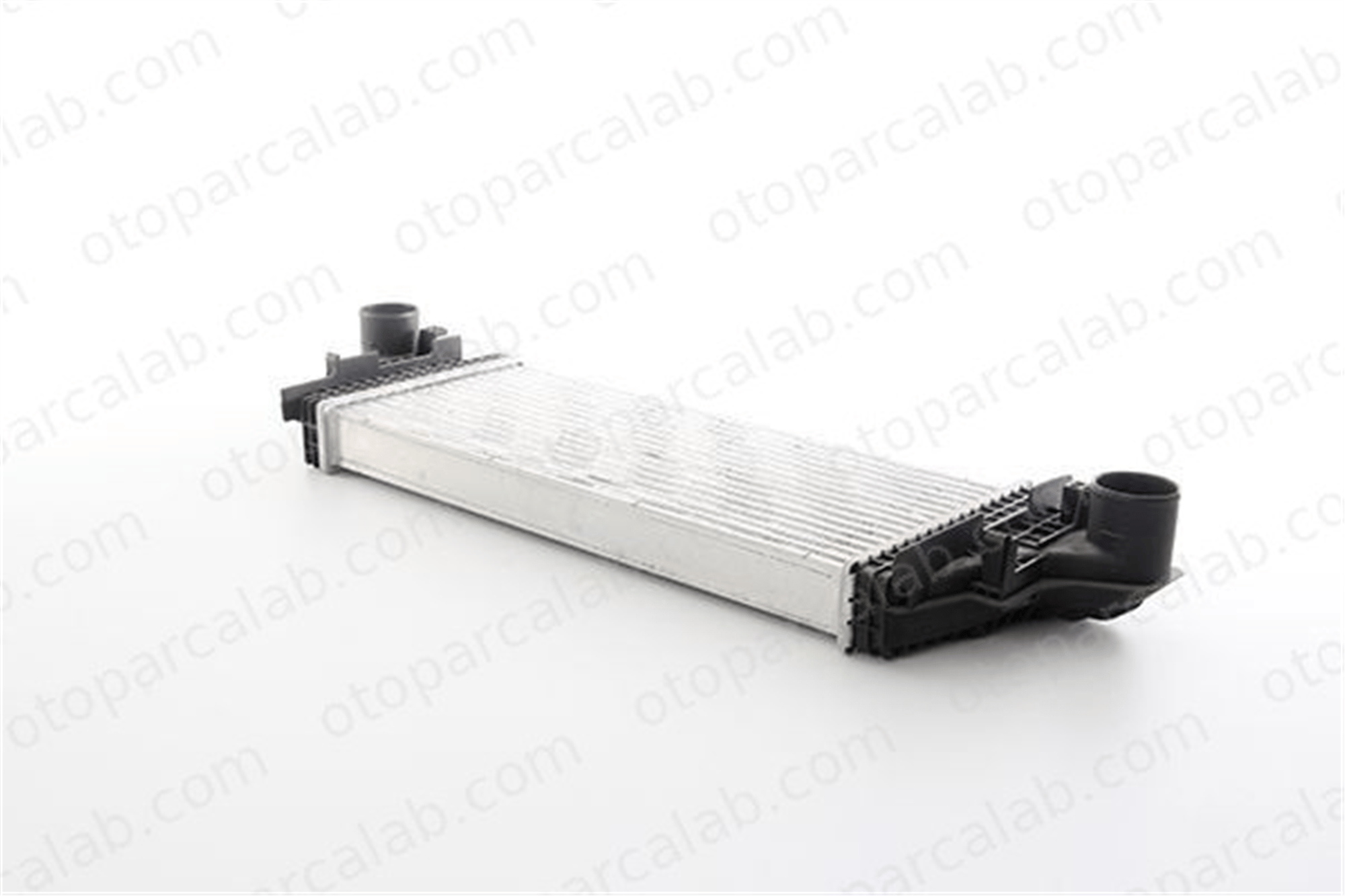 BSG 60-535-028 Turbo Radyatörü MERCEDES-BENZ R-SERISI M-SERISI A1645001900 1645001900