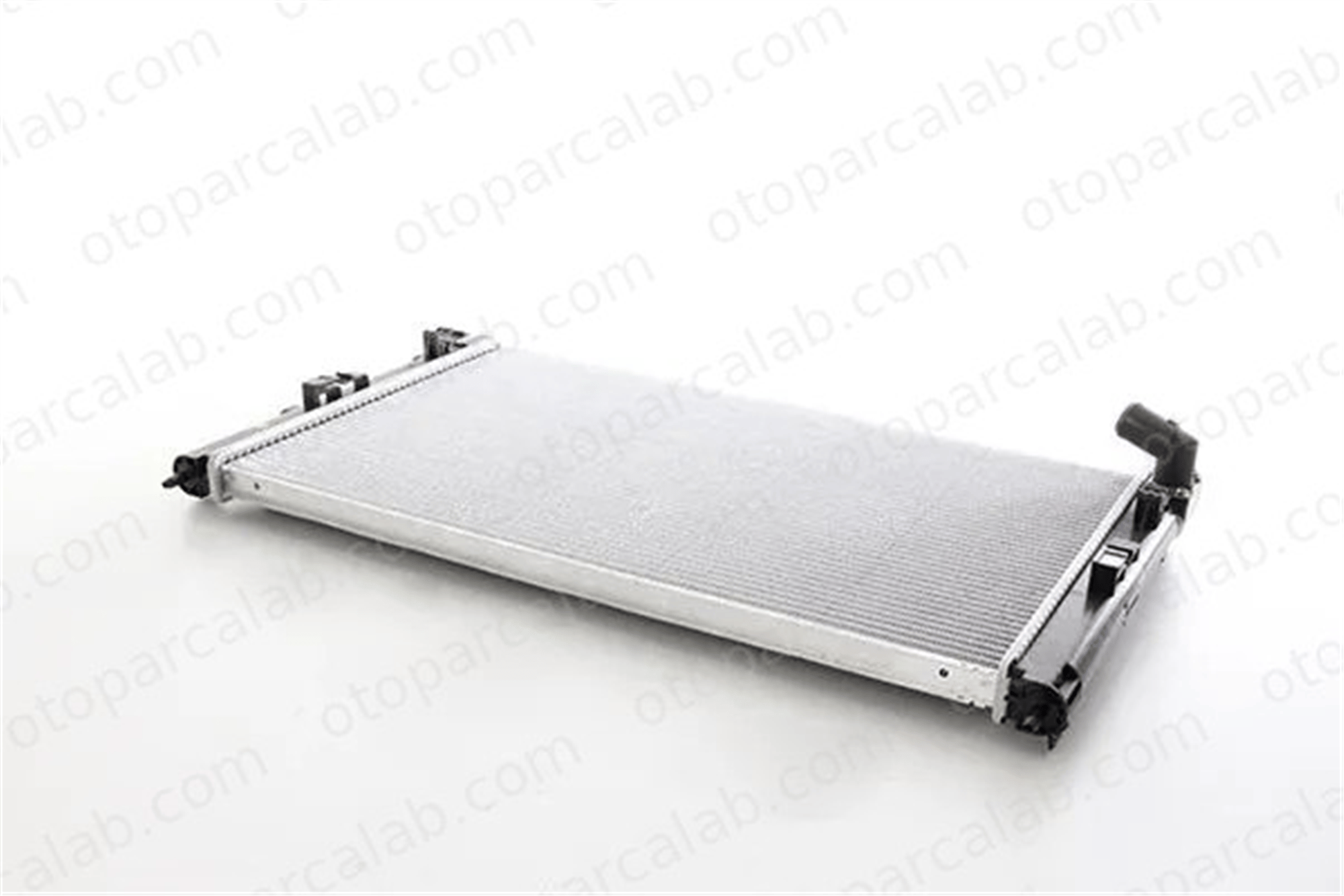 BSG 62-520-013 Su Radyatörü MITSUBISHI LANCER VIII Sportback LANCER VIII 6U0121251 1330T2