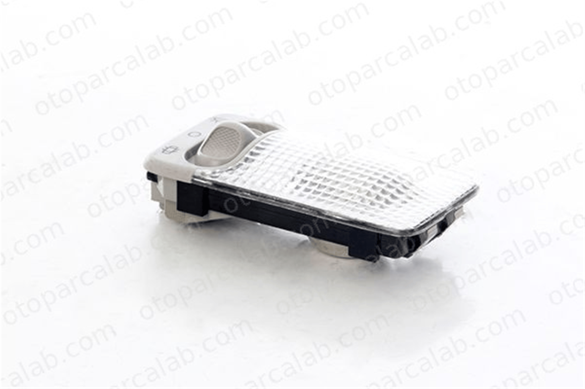 BSG 70-819-001 Tavan Lambası PEUGEOT 206 Hatchback 306 6362P3 VC1513776AA