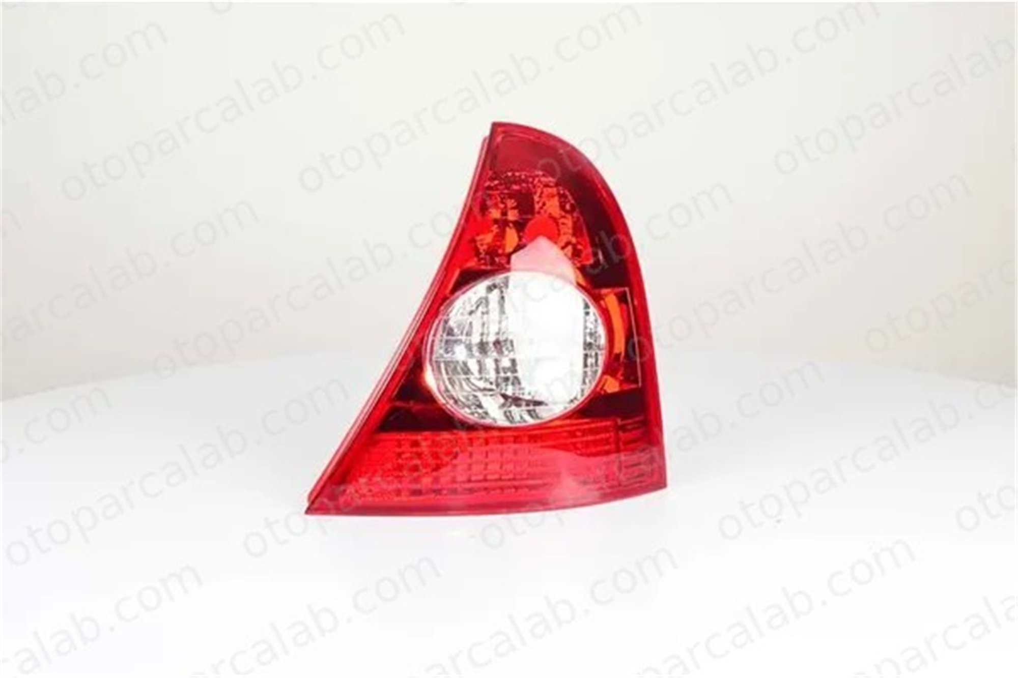 BSG 75-805-031 Stop Lambası Sağ RENAULT CLIO II CLIO II Kasa/eğik arka 8200071414 8200917487