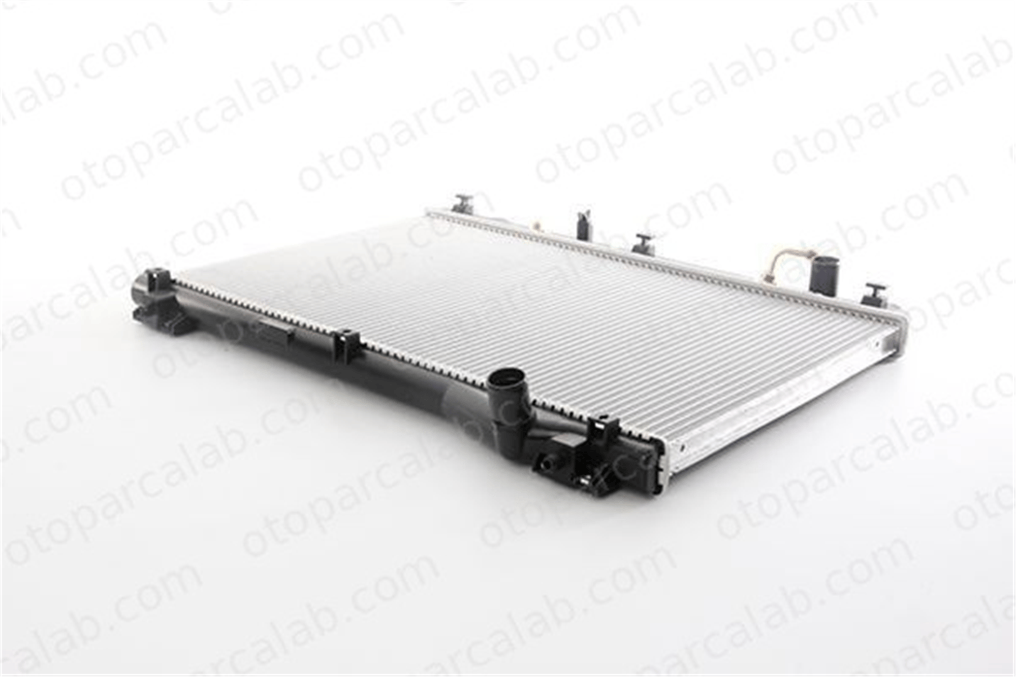 BSG 83-520-009 Su Radyatörü SUZUKI GRAND VITARA II 1330631331FT 1770065J10