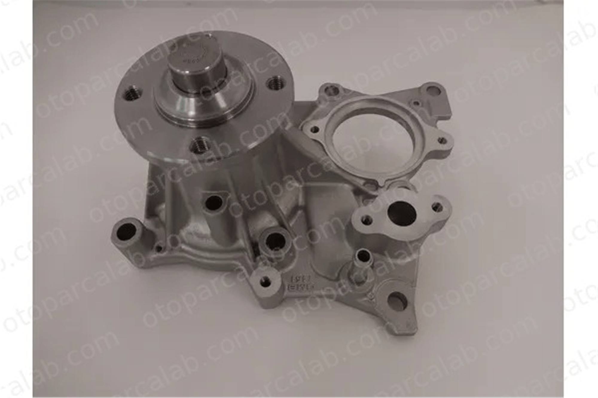 GMB GWT-161A Devirdaim Su Pompası TOYOTA HILUX VIII Pick-up LAND CRUISER PRADO 1610009711 1610009710