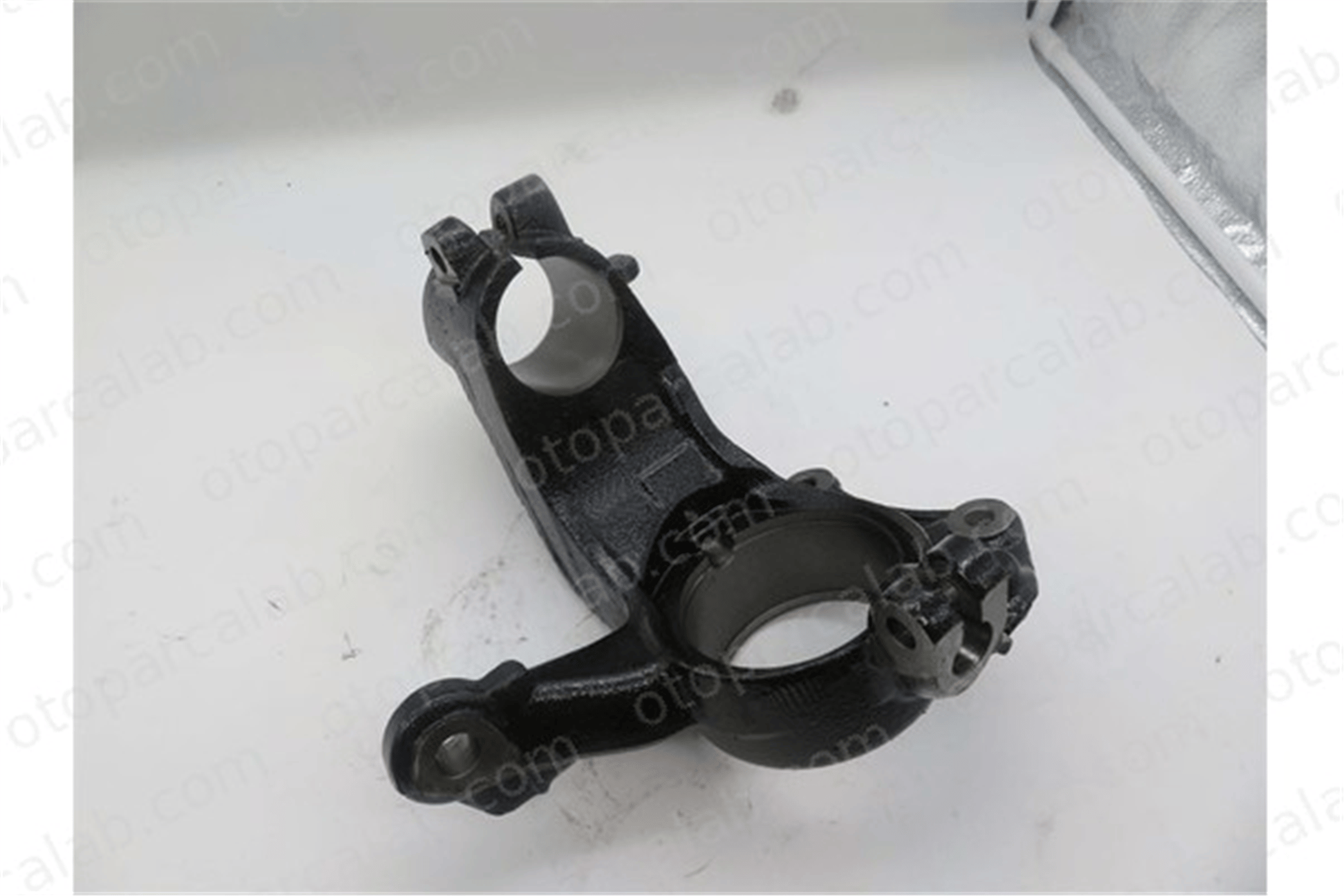 MGA 71302 Aks Taşıyıcı Ön Sol CITROËN DS3 PEUGEOT 2008 I 364690 364689
