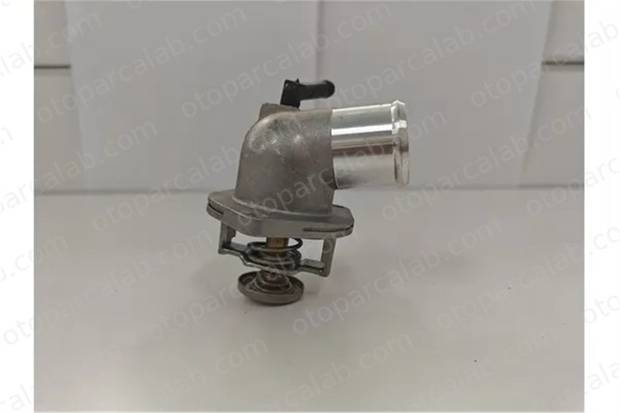 MGA 85660 Termostat 92 °C OPEL ASTRA G Station wagon ASTRA G CLASSIC 1338003 9129907