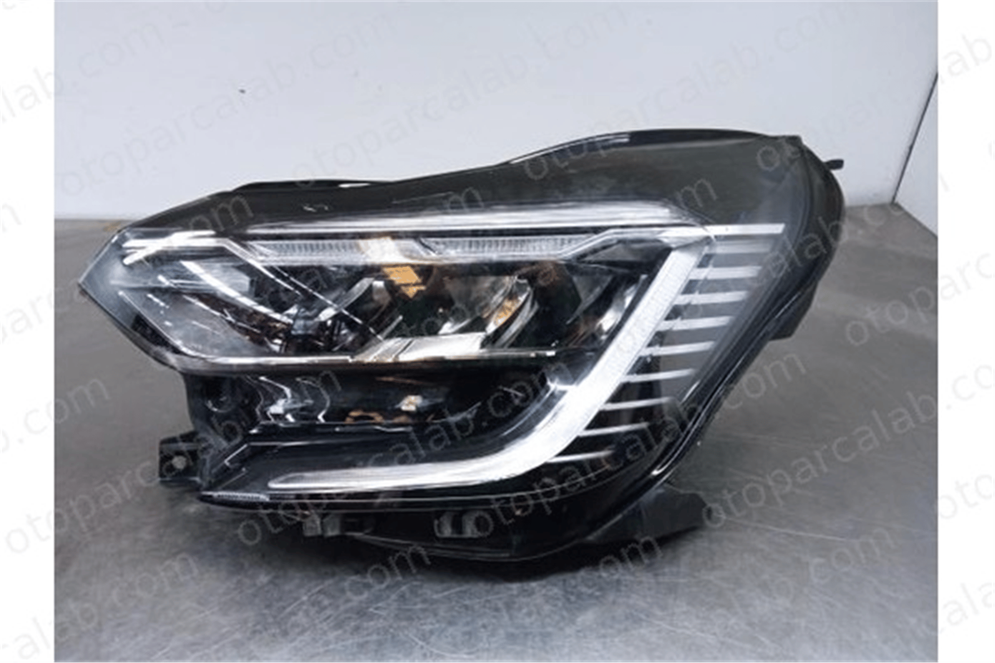 RENAULT ORJINAL 260607491R Far Sol RENAULT CAPTUR II 260607491R