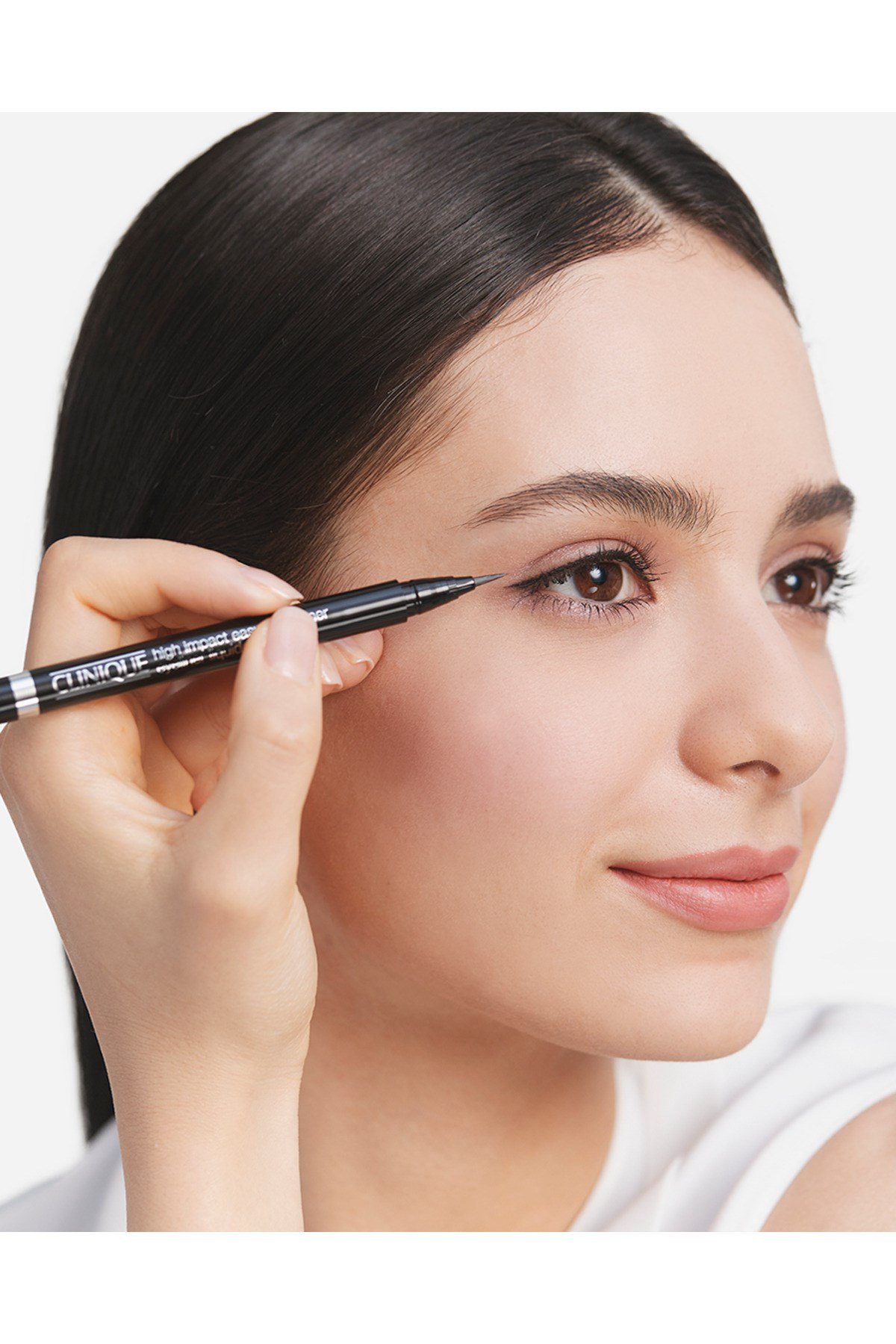 High Impact™ Easy Liquid Eyeliner - Siyah 0.67g | Uzun Süre Kalıcı, Sıvı Eyeliner