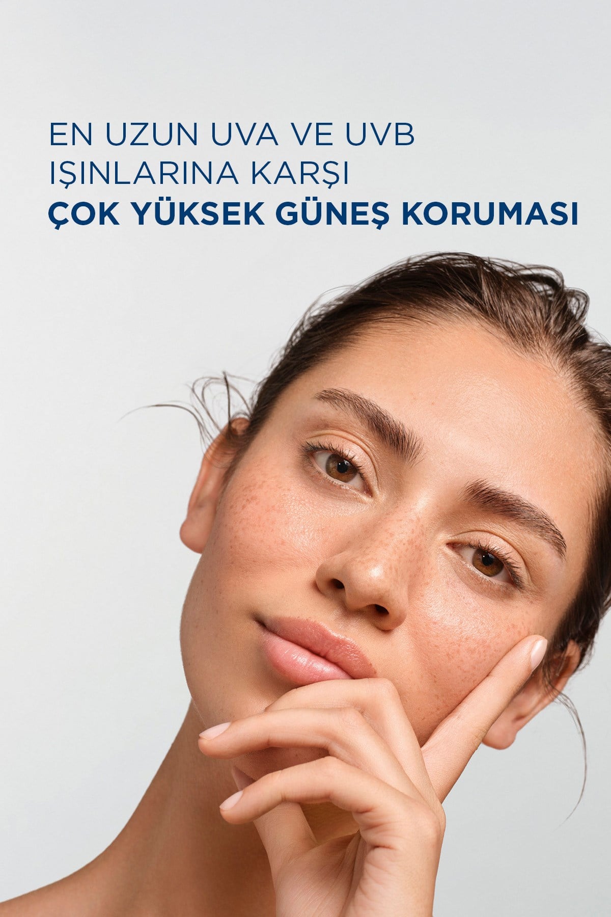 Photoderm Spray SPF50+ Tüm Aile Yüz ve Vücut Sprey Formda Şeffaf Güneş Kremi 200 ML