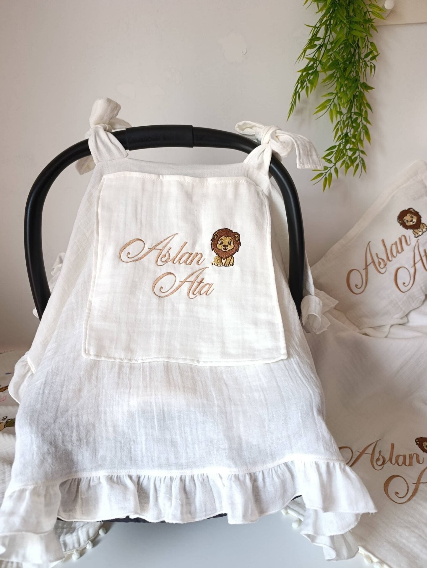 Aslan Nakışlı Kişiye Özel Müslin Bebek Seti – 7 Parça