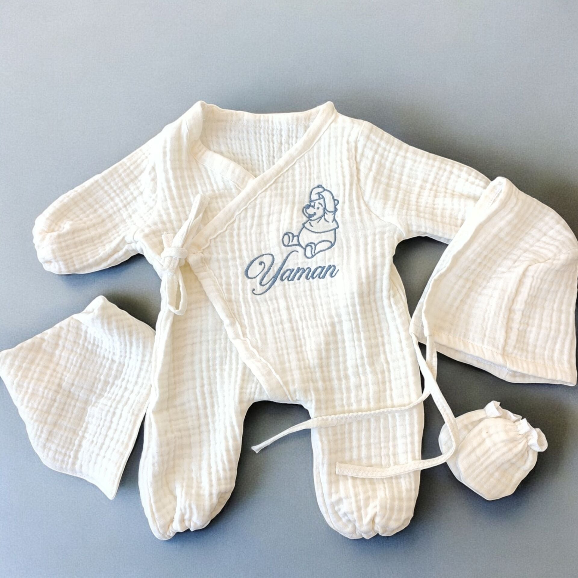 Ayıcık Nakışlı Kişiye Özel Erkek Bebek Hastane Çıkışı – 4’lü Müslin Set