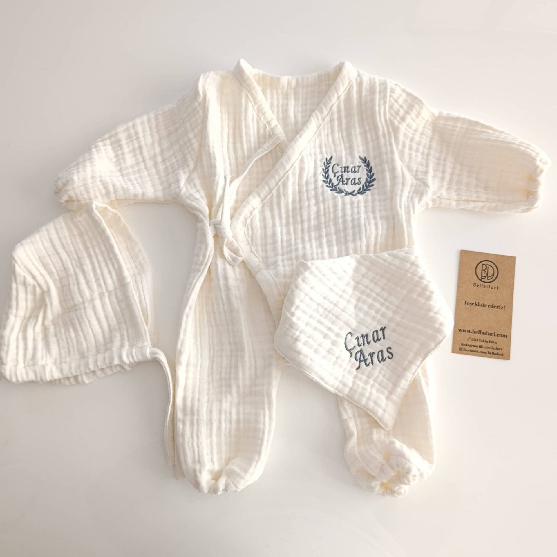 Kişiye Özel Nakışlı Müslin Bebek Hastane Çıkışı Seti – 3 Parça