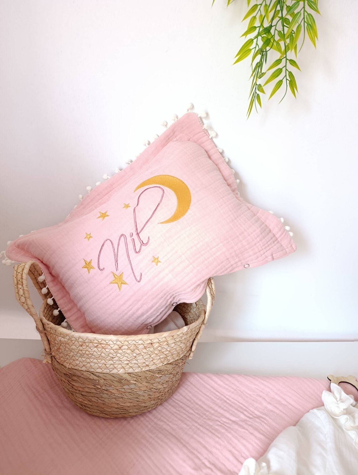 Pembe Ekru 7 Parça 4 Kat Müslin Bebek Seti – İsim Nakışlı