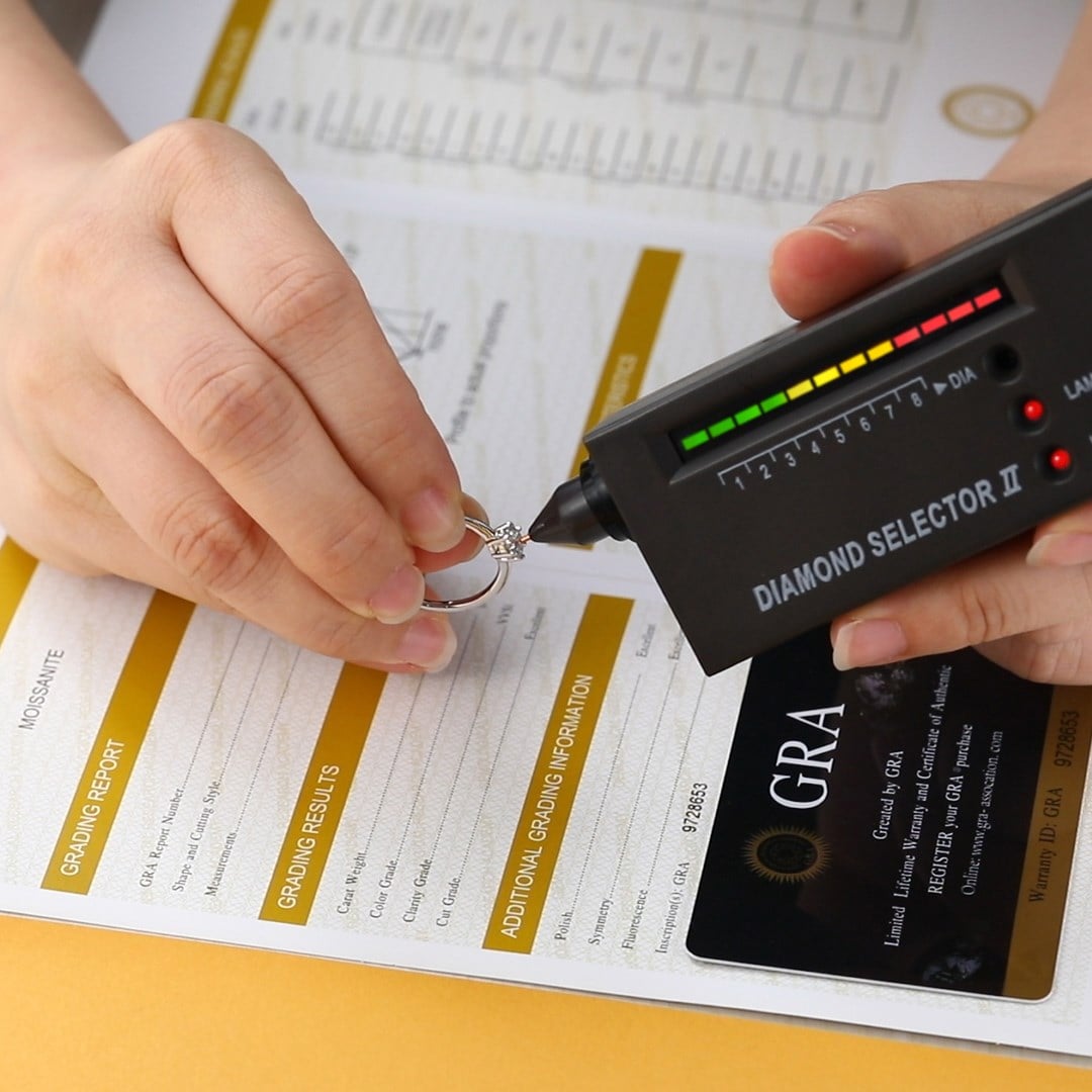 GRA Sertifikalı Yuvarlak Kesim 0.5 Karat  Mozanit 925 Ayar Gümüş Tektaş Yüzük