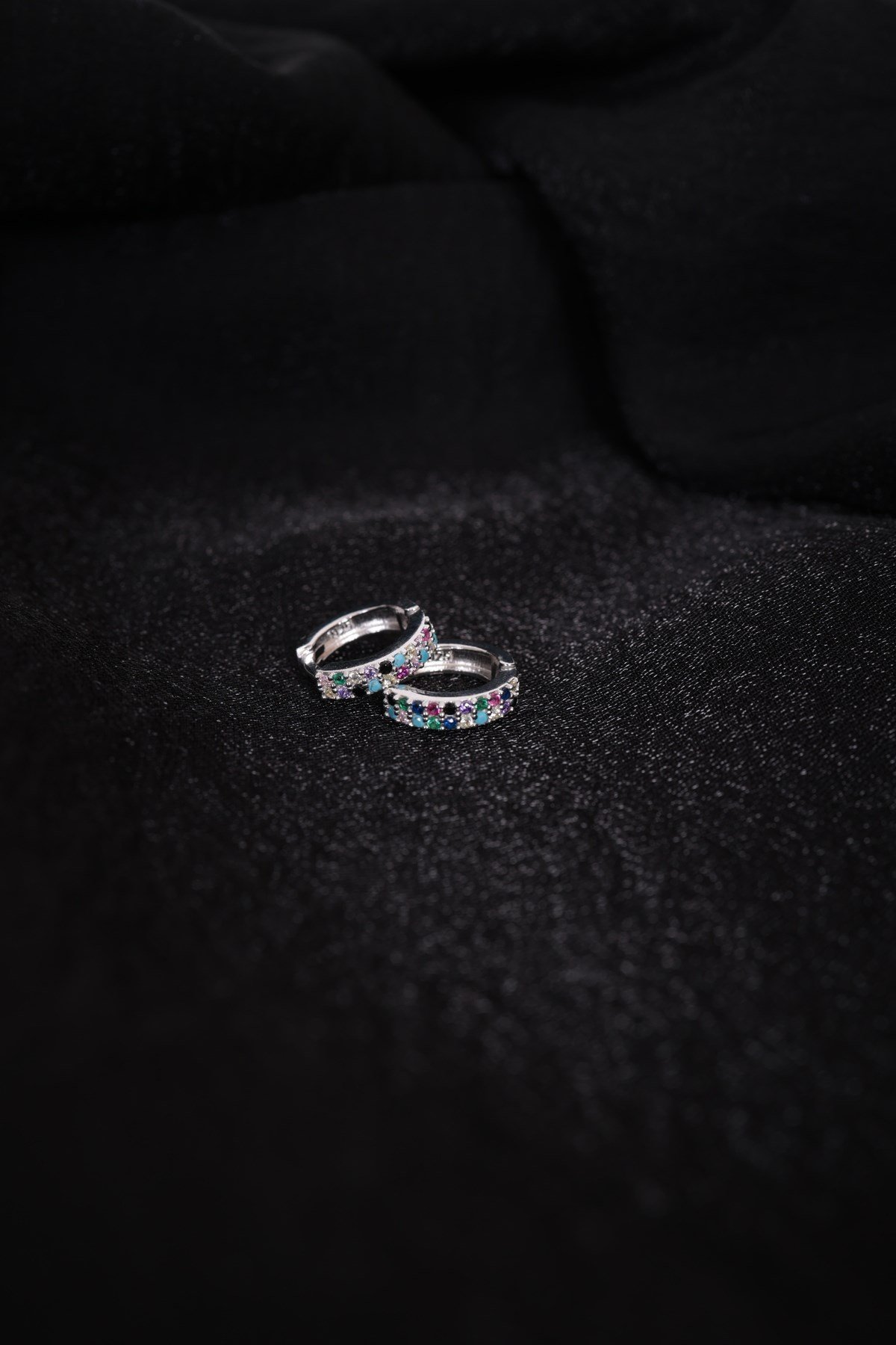925 Ayar Gümüş 2 Sıra Mix Taşlı Kadın Gümüş Halka Küpe (14MM) (3MM)