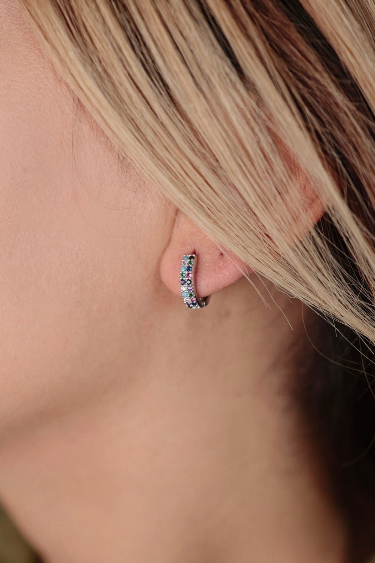 925 Ayar Gümüş 2 Sıra Mix Taşlı Kadın Gümüş Halka Küpe (14MM) (3MM)