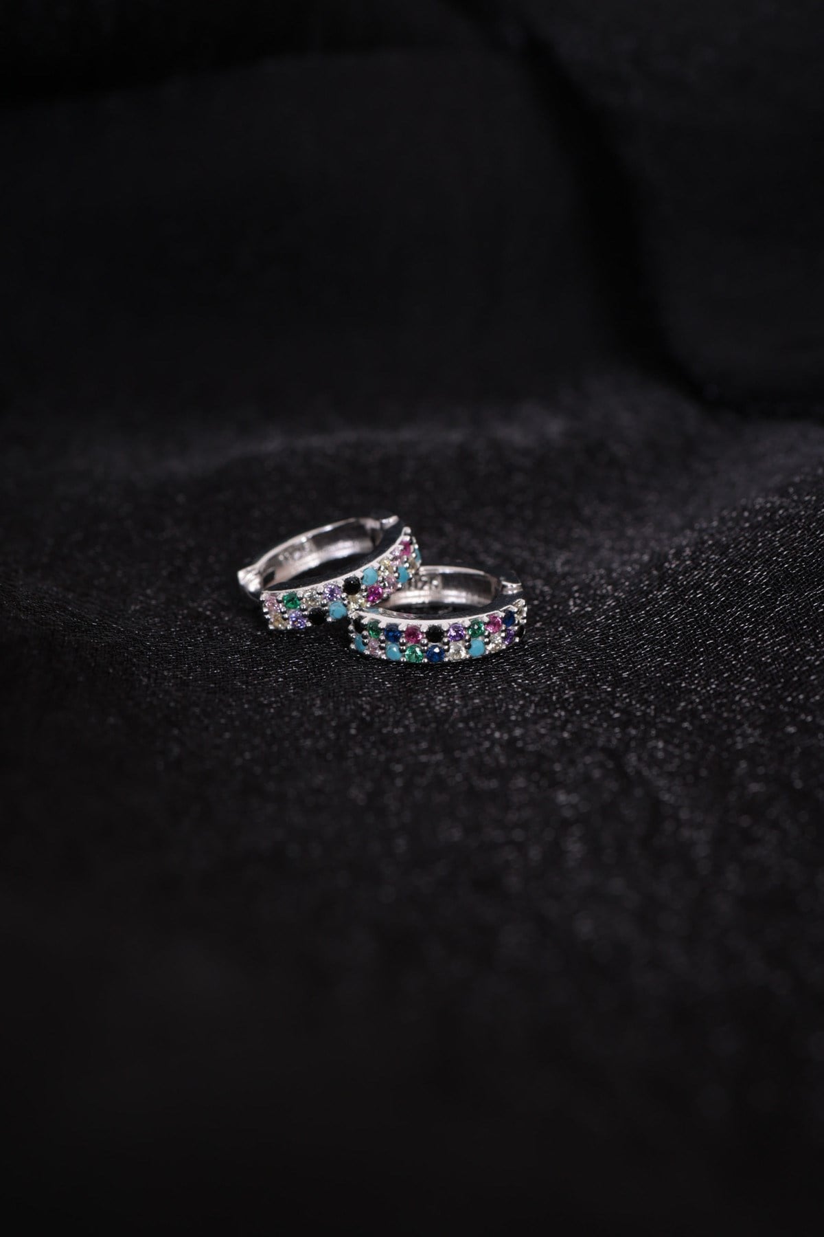 925 Ayar Gümüş 2 Sıra Mix Taşlı Kadın Gümüş Halka Küpe (14MM) (3MM)