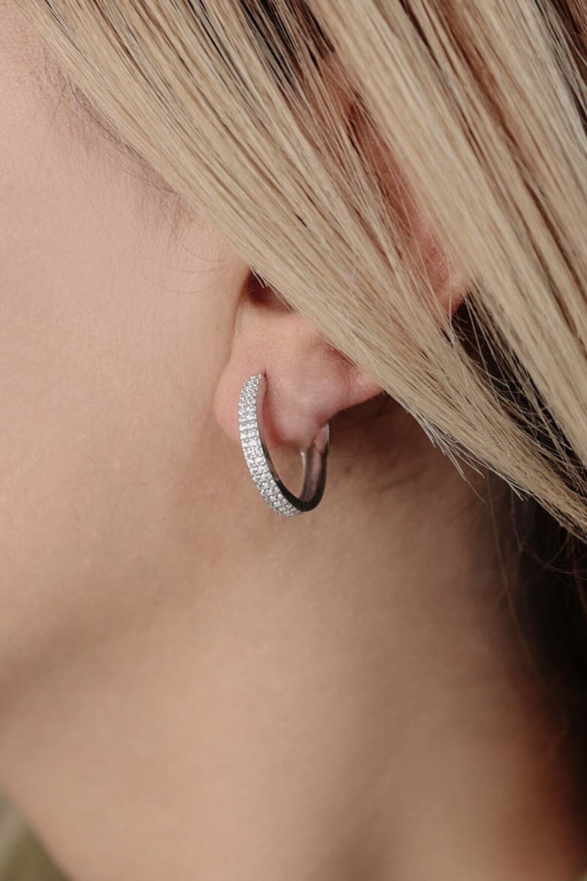 925 Ayar Gümüş 2 Sıra Taşlı Kadın Gümüş Küpe (22MM) (3MM)