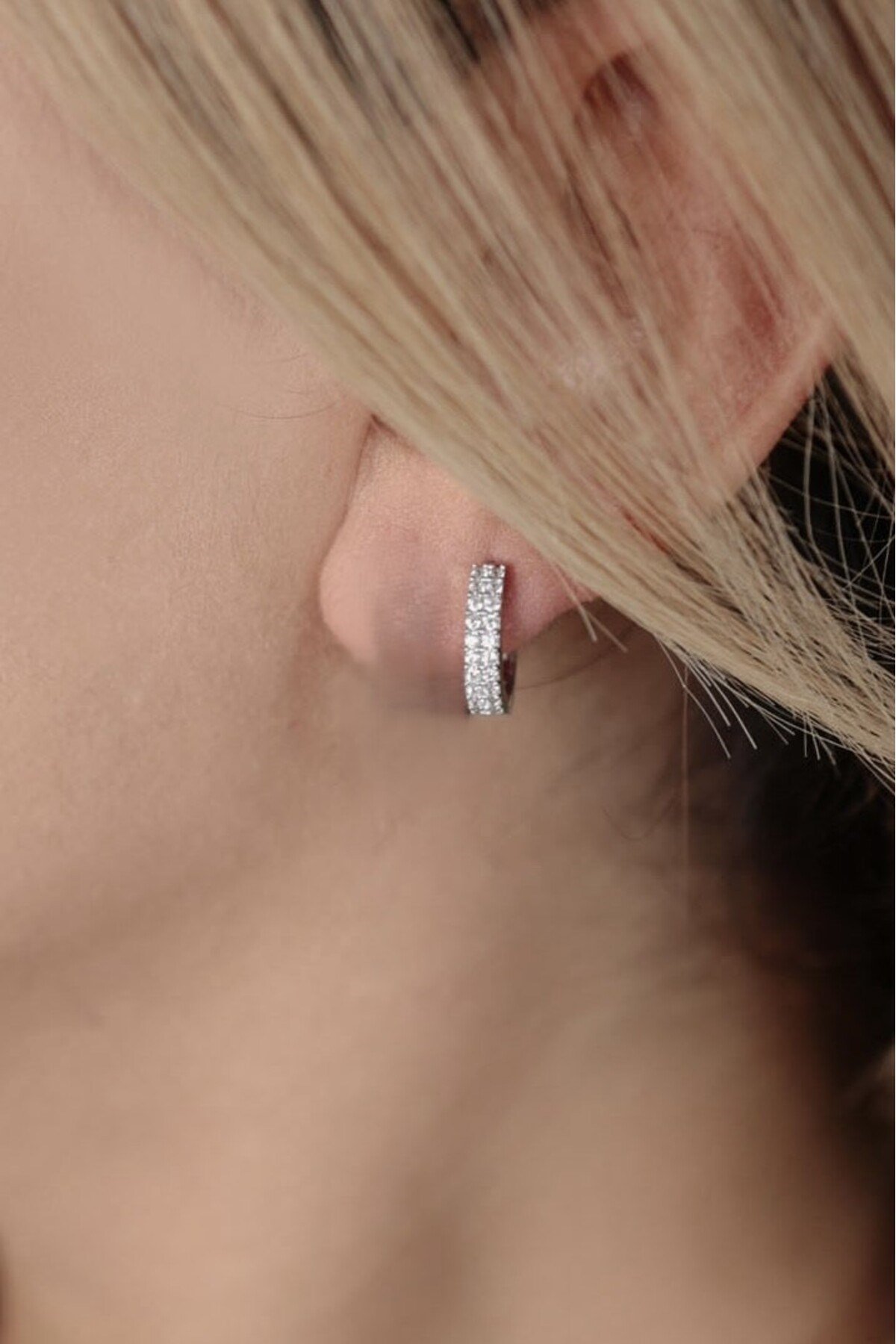 925 Ayar Gümüş 2 Sıra Taşlı Kadın Gümüş Küpe (14MM) (3MM)